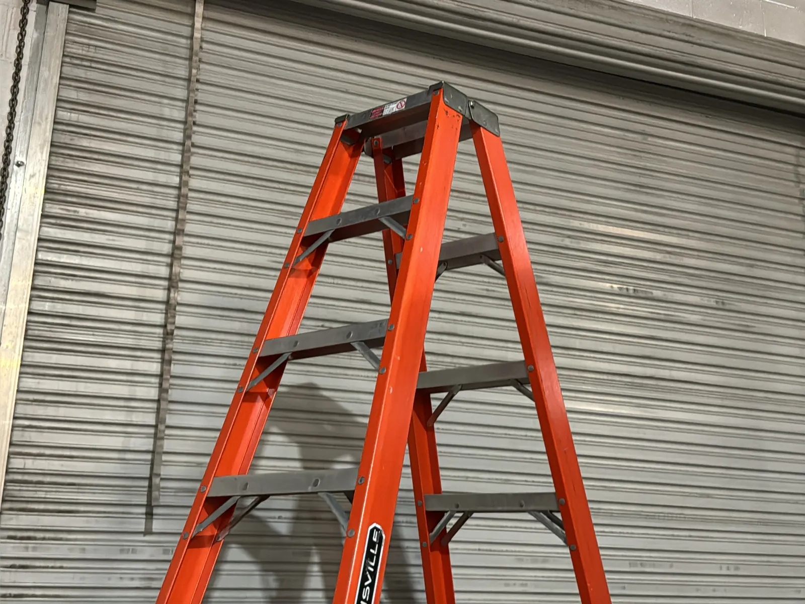 Louisville 10’ Fiberglass Ladder, photo 2 of 6