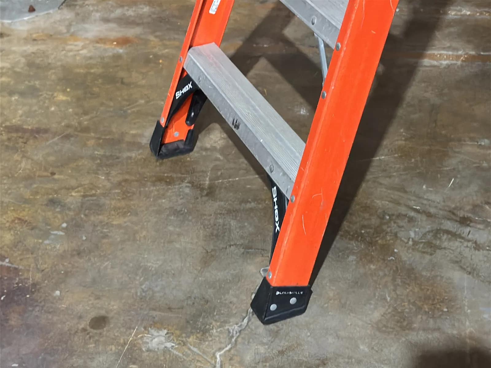 Louisville 10’ Fiberglass Ladder, photo 5 of 6