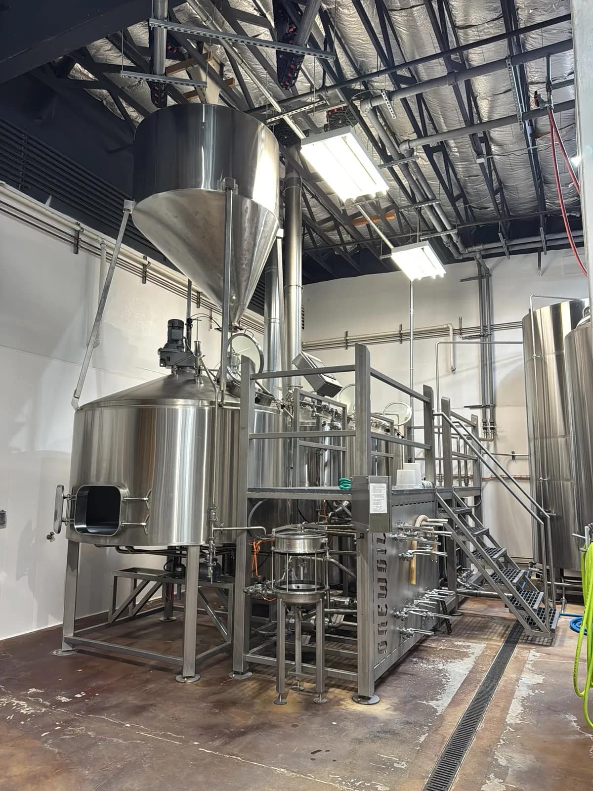 brewbilt-three-vessel-20-bbl-brewhouse-mugfj29f