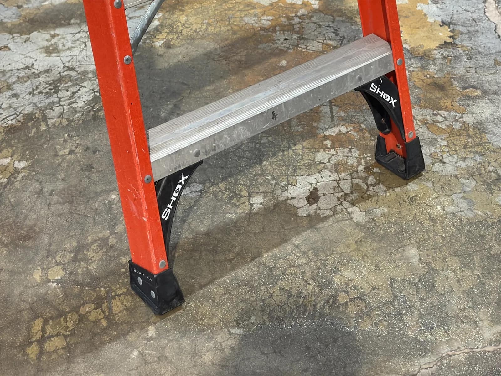 Louisville 10’ Fiberglass Ladder, photo 6 of 8