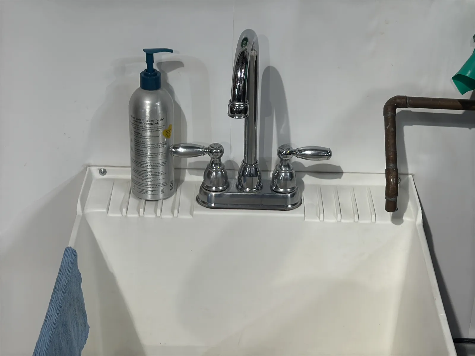Utilatub 19" Shop Sink, photo 2 of 6
