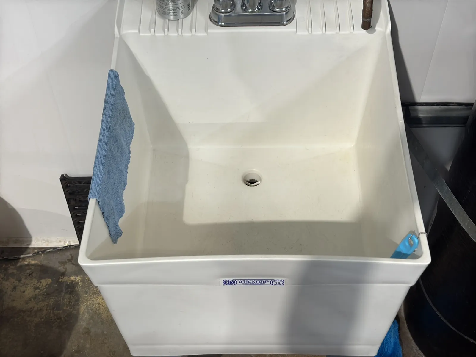 Utilatub 19" Shop Sink, photo 3 of 6