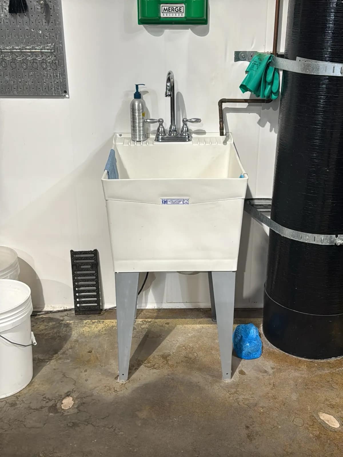 Utilatub 19" Shop Sink, photo 1 of 6