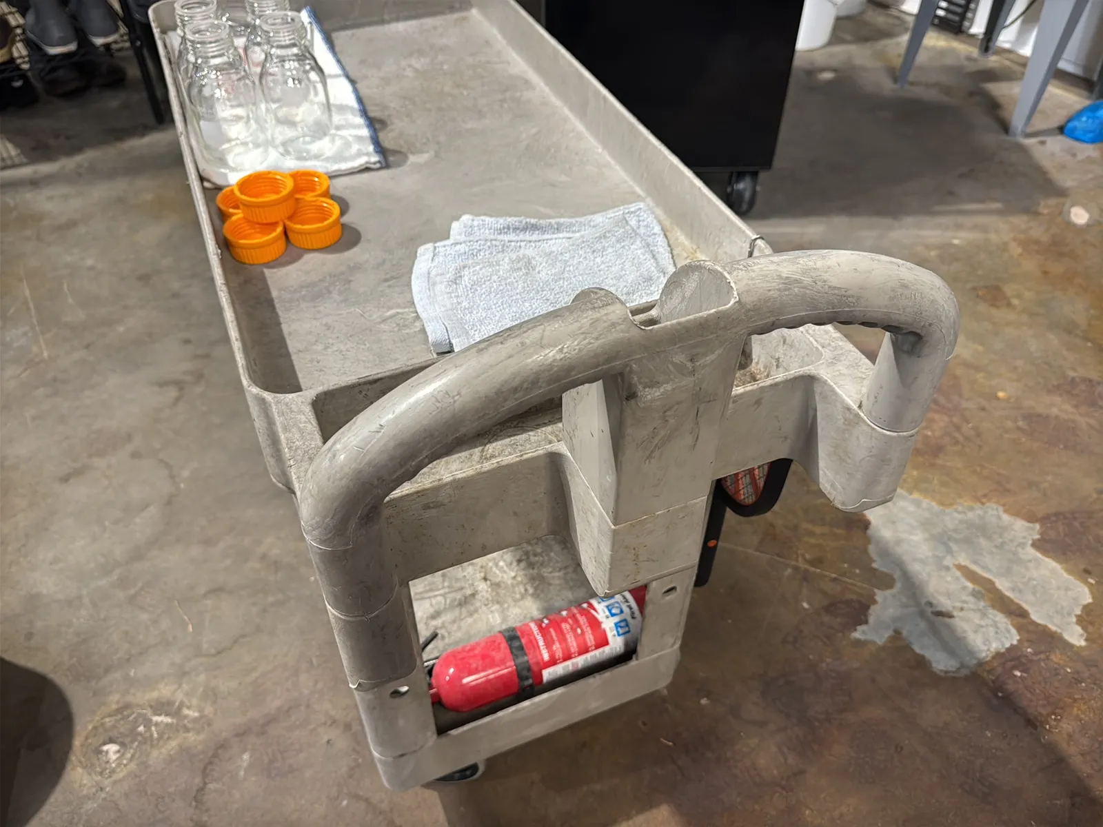 Rubbermaid Rolling Cart And Contents: Glassware, Buffer Solution, And Fire Extinguisher, photo 9 of 9