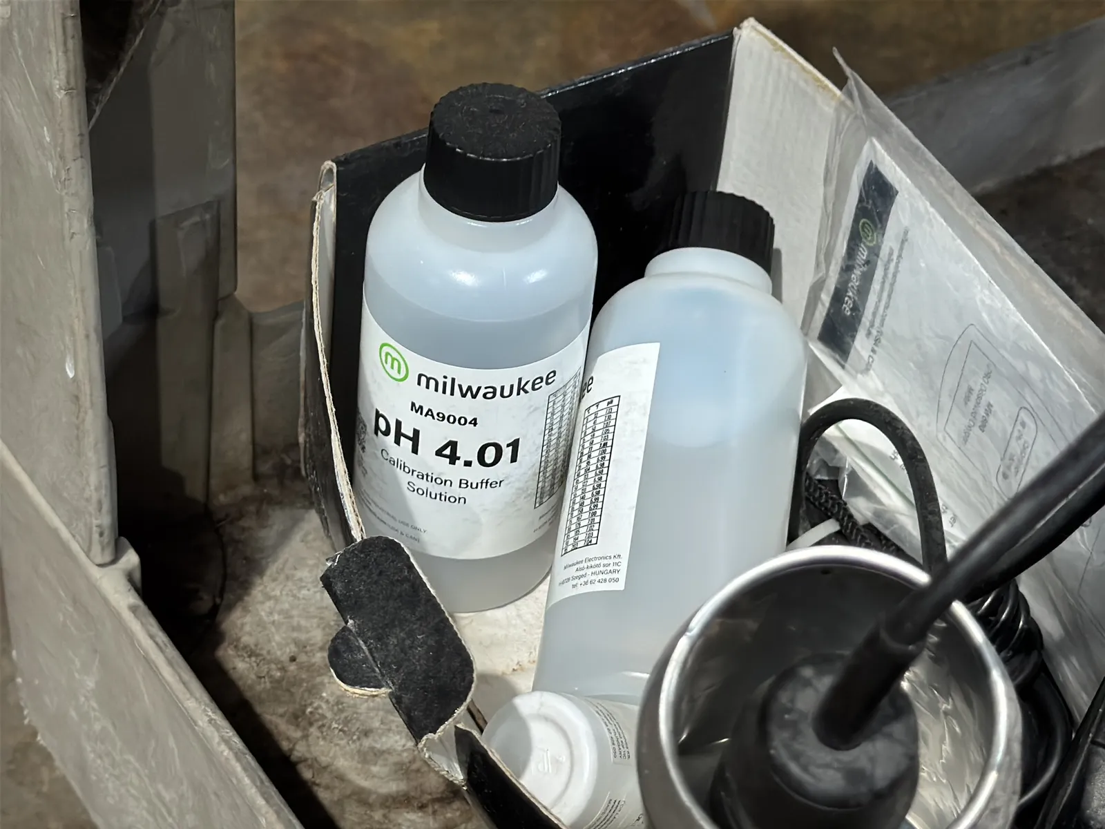 Rubbermaid Rolling Cart And Contents: Glassware, Buffer Solution, And Fire Extinguisher, photo 6 of 9