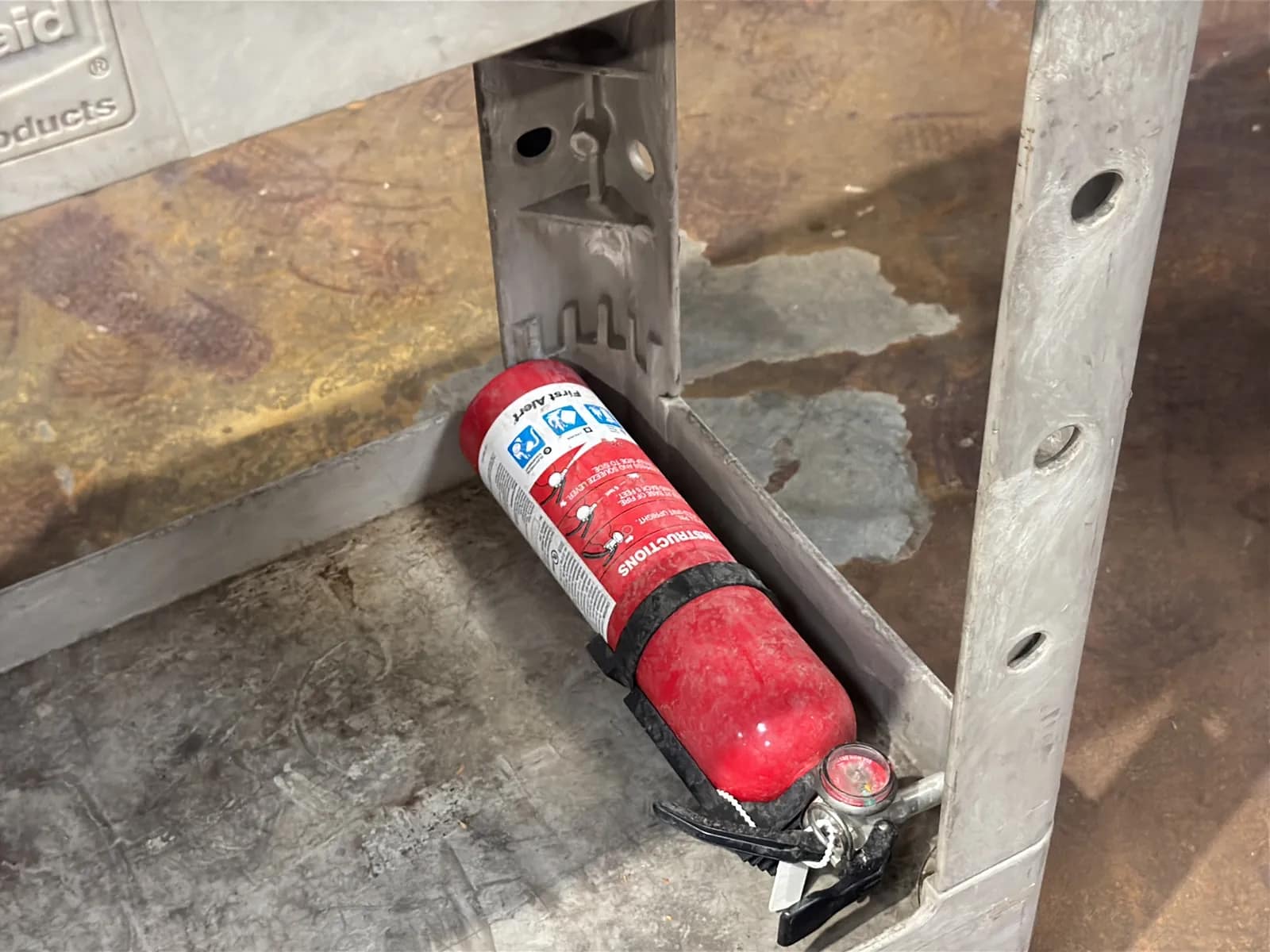 Rubbermaid Rolling Cart And Contents: Glassware, Buffer Solution, And Fire Extinguisher, photo 4 of 9