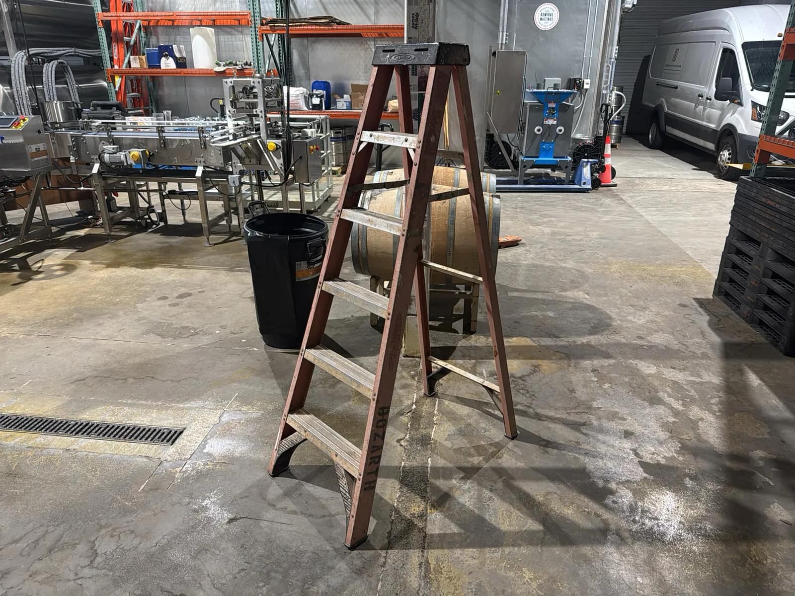Werner 6’ Fiberglass Ladder, photo 1 of 5