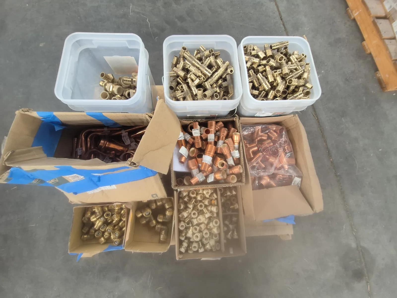 contents-of-pallet-assortment-of-copper-and-brass-fittings-990440