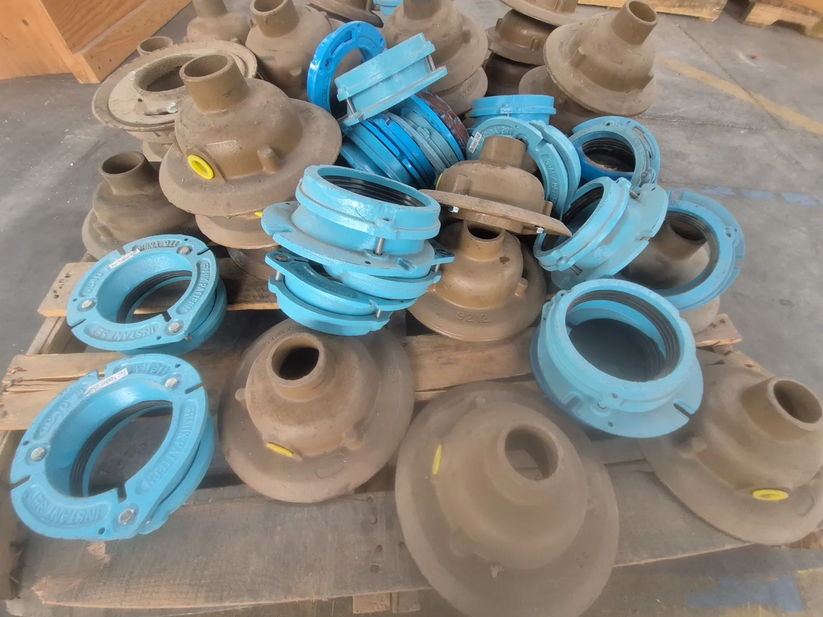 contents-of-pallet-various-cast-iron-plumbing-floor-drain-body-cast-iron-closet-flange-a8bbcf