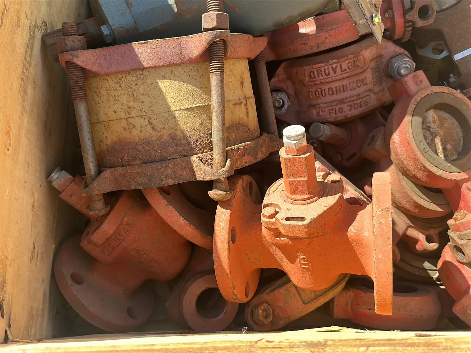 Contents Of Crate: Assorted Butterfly Valves, Valve Clamps, Valve Shutoffs, And More, photo 4 of 7