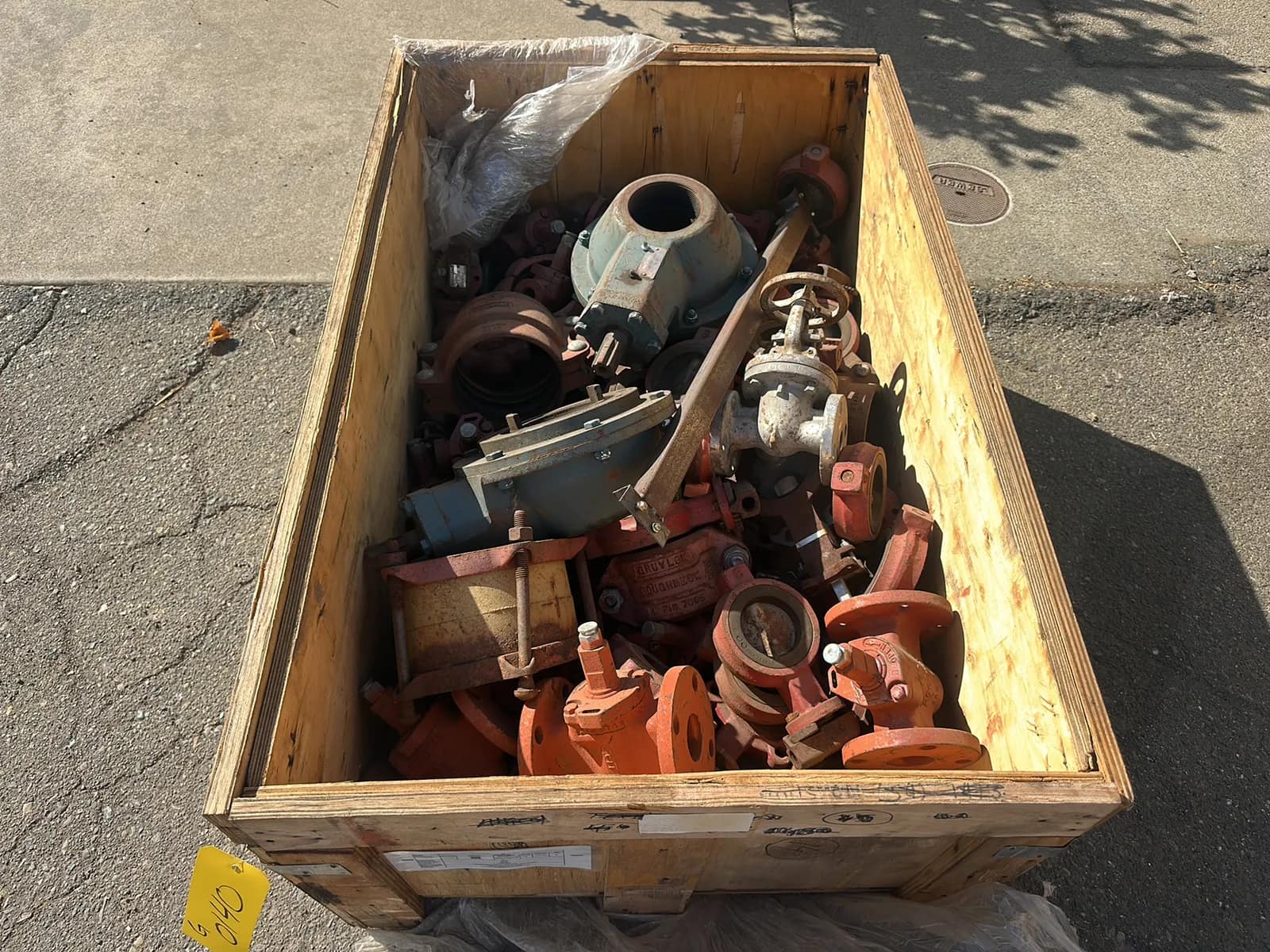Contents Of Crate: Assorted Butterfly Valves, Valve Clamps, Valve Shutoffs, And More, photo 1 of 7