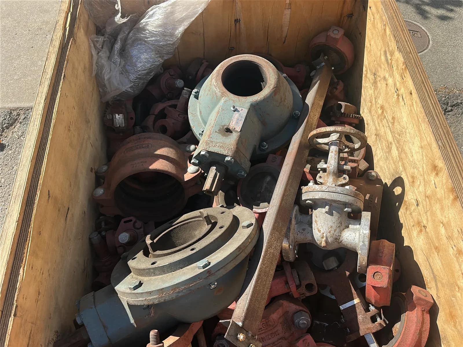 Contents Of Crate: Assorted Butterfly Valves, Valve Clamps, Valve Shutoffs, And More, photo 6 of 7