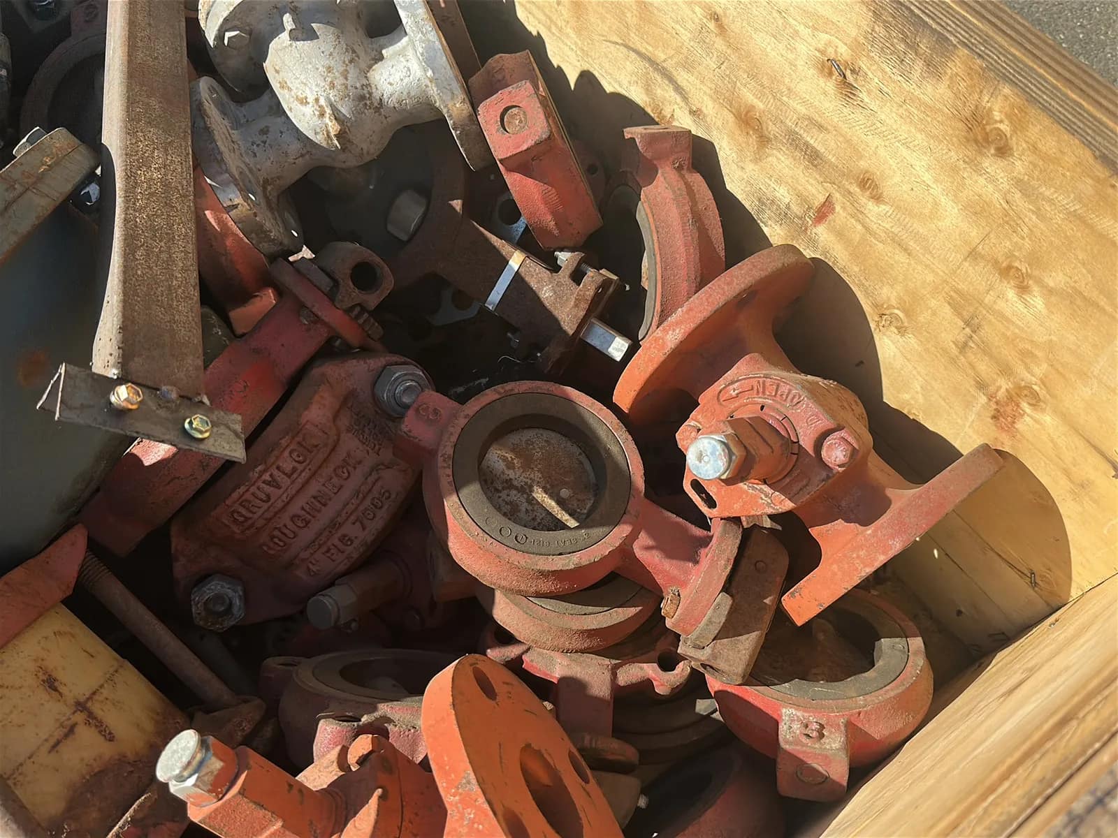 Contents Of Crate: Assorted Butterfly Valves, Valve Clamps, Valve Shutoffs, And More, photo 5 of 7