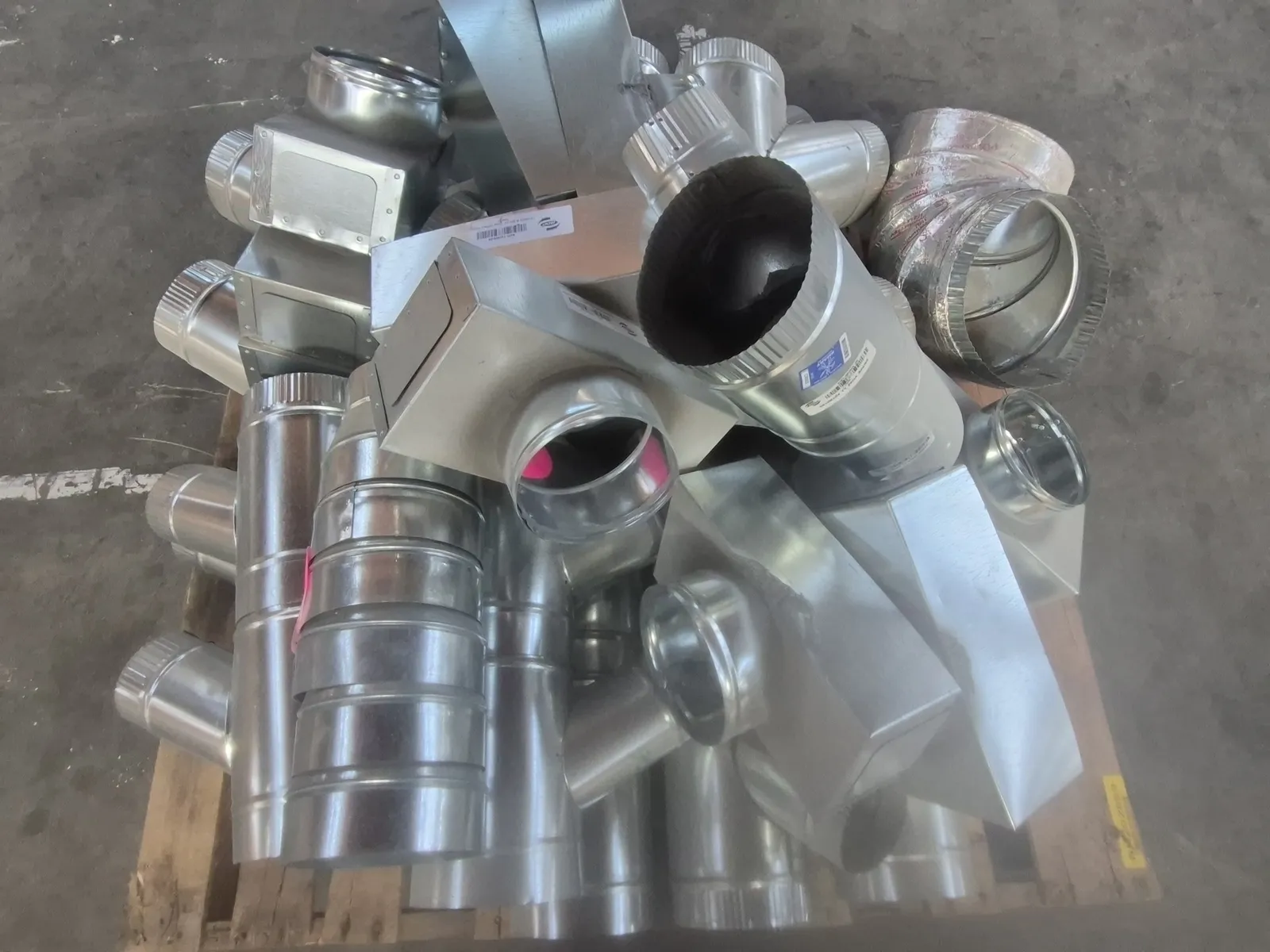 contents-of-pallet-assortment-of-light-gauge-metal-311eeb