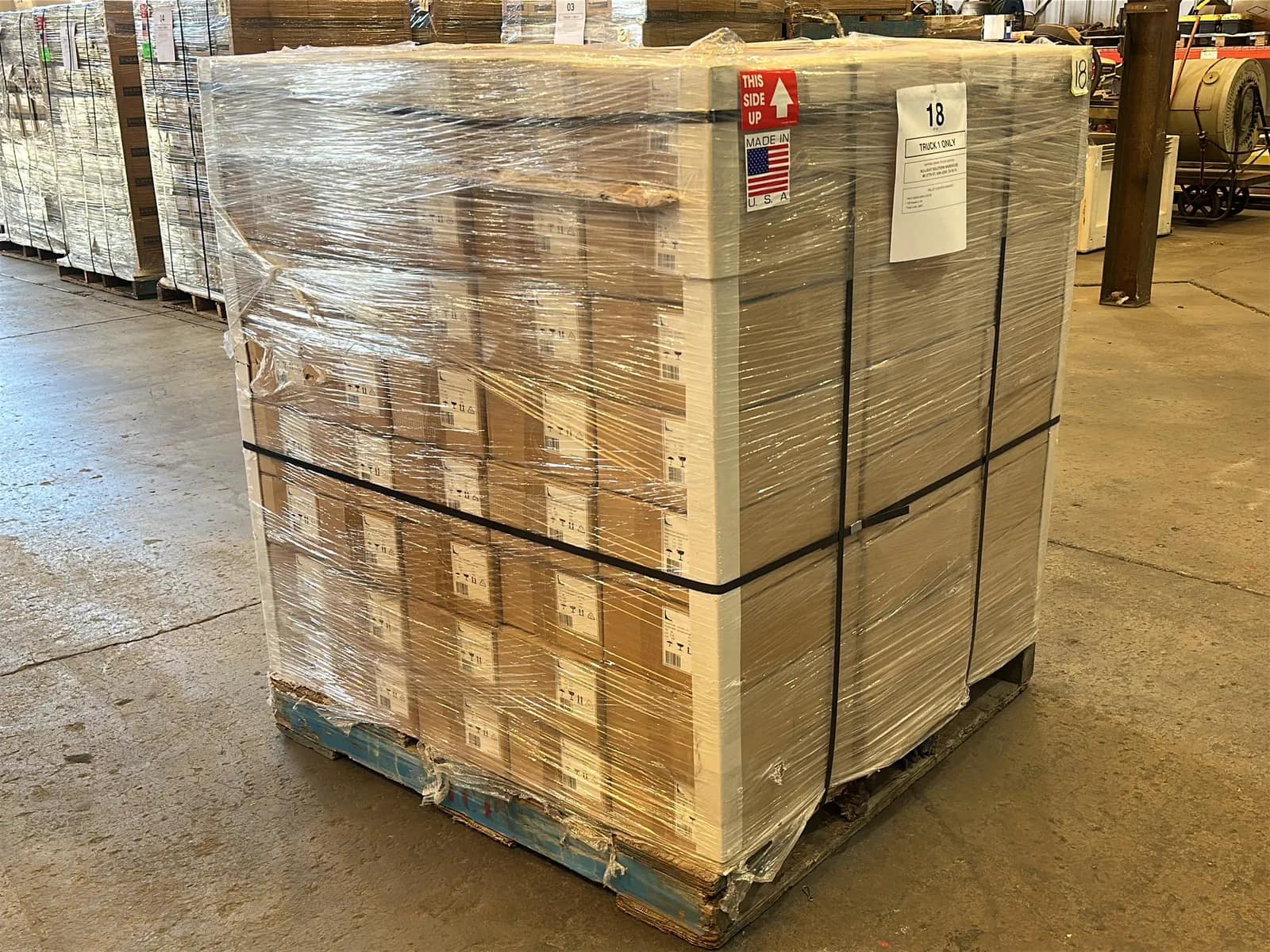 (2880) Lunera LED Vertical Helen Lamps - $103,680 Approximate Retail Value (Unused), photo 1 of 6