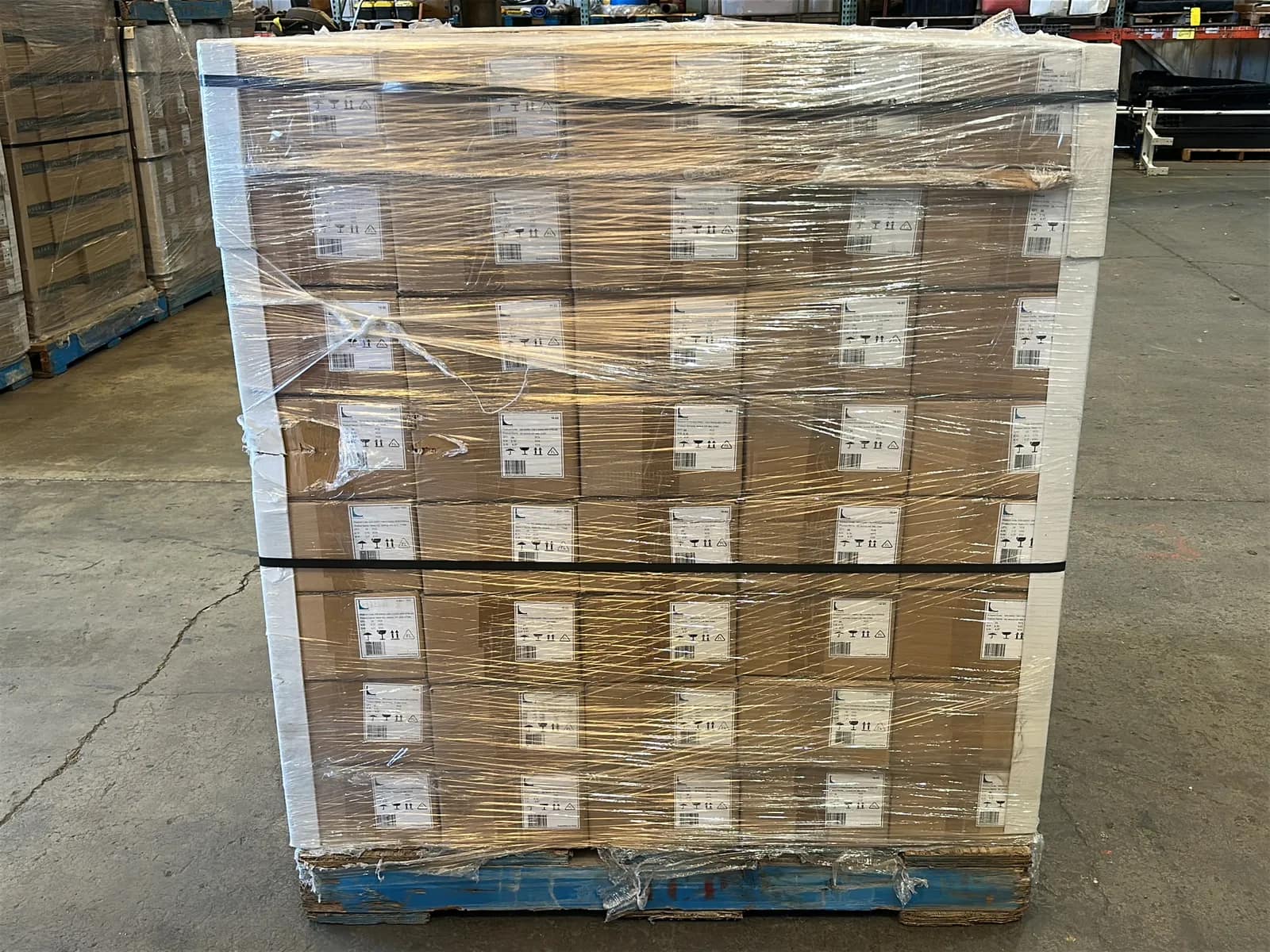 (2880) Lunera LED Vertical Helen Lamps - $103,680 Approximate Retail Value (Unused), photo 4 of 6