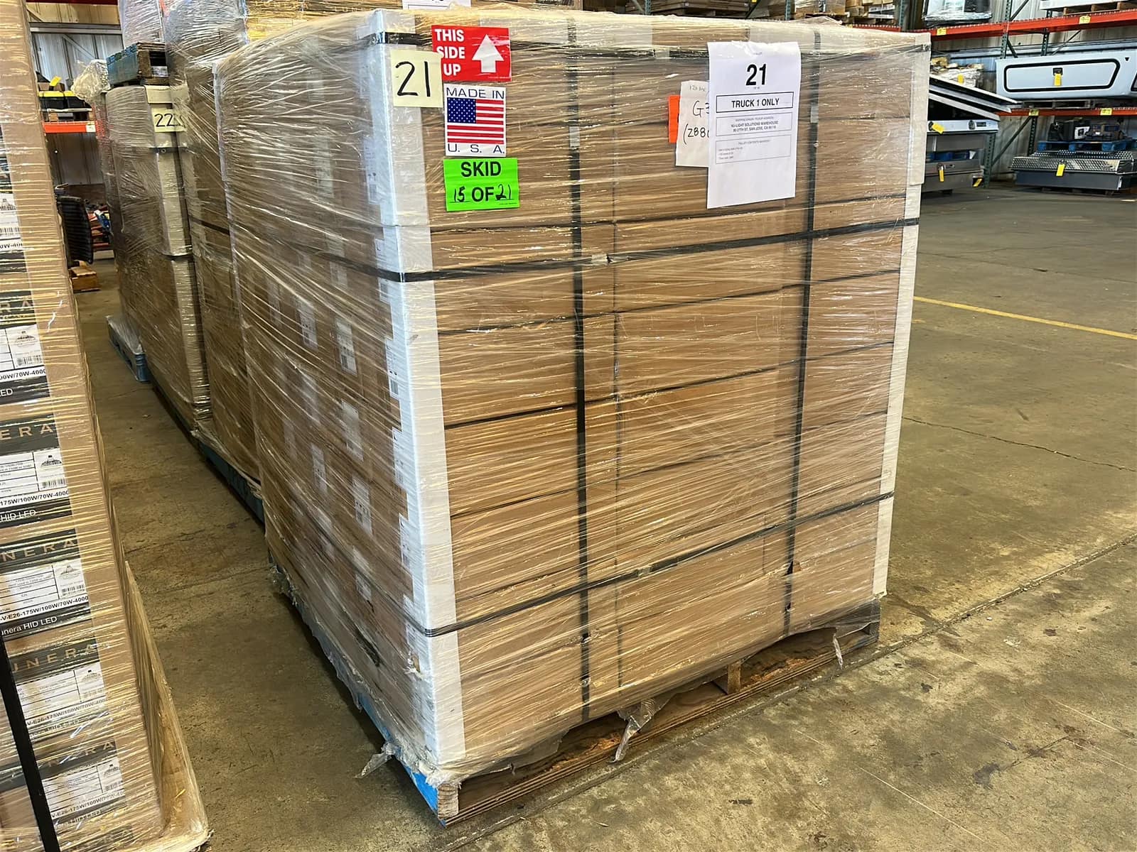 (2880) Lunera LED Vertical Helen Lamps - $103,680 Approximate Retail Value (Unused), photo 4 of 6