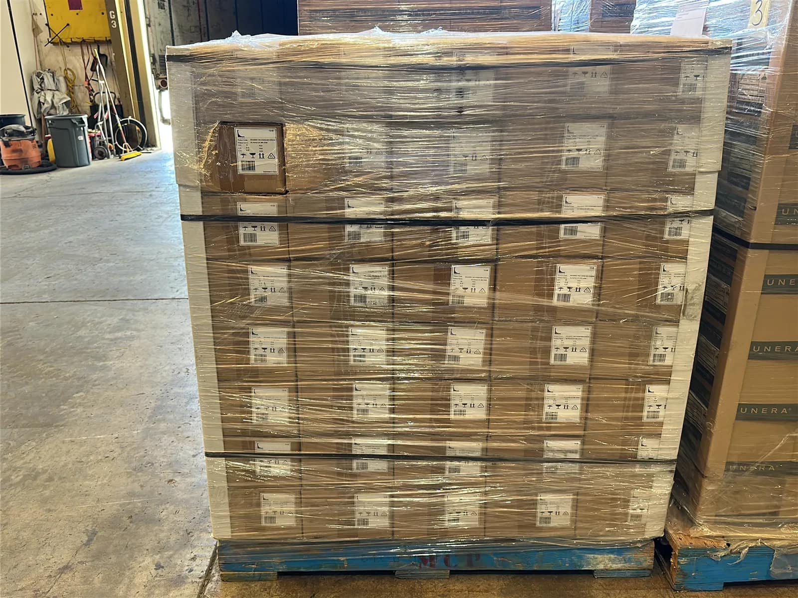 (2880) Lunera LED Vertical Helen Lamps - $103,680 Approximate Retail Value (Unused), photo 5 of 6