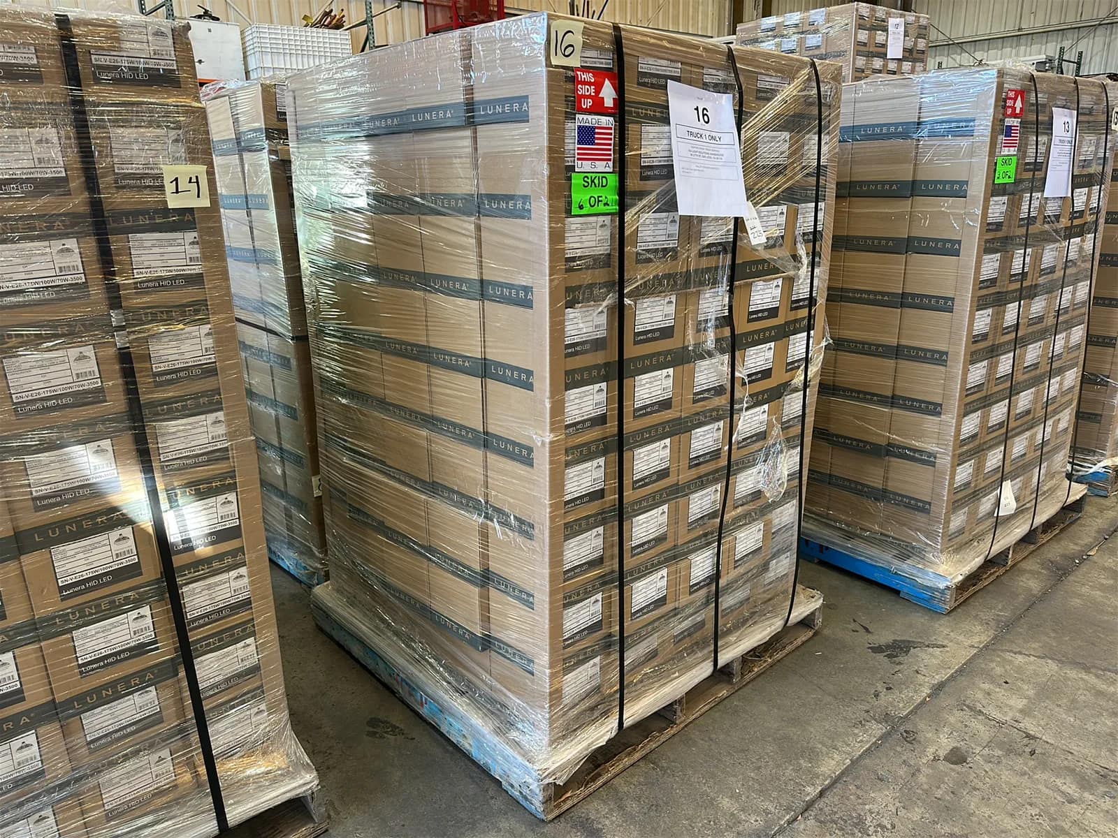 (225) Lunera LED Vertical Susan Lamps 175W/100W/70W E26 - $25,875 Approximate Retail Value (Unused), photo 1 of 6