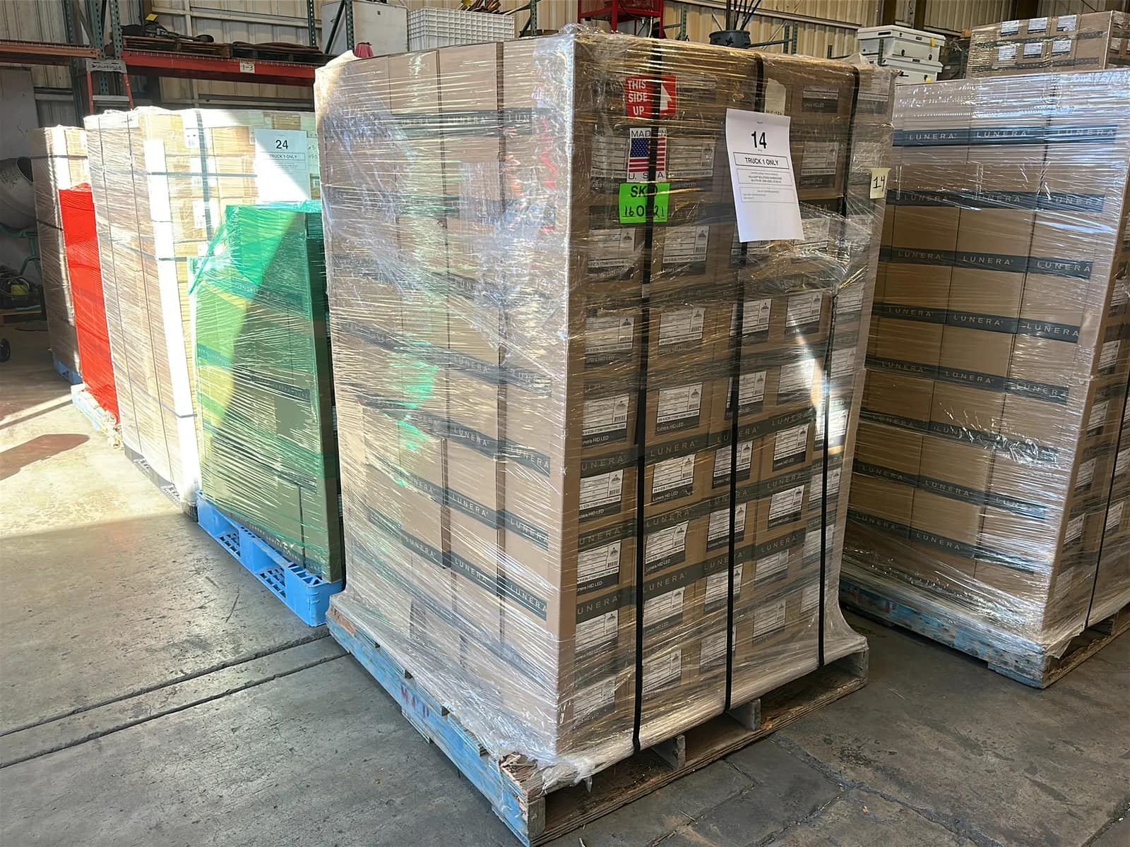 (225) Lunera LED Vertical Susan Lamps 175W/100W/70W E26 - $25,875 Approximate Retail Value (Unused), photo 1 of 5