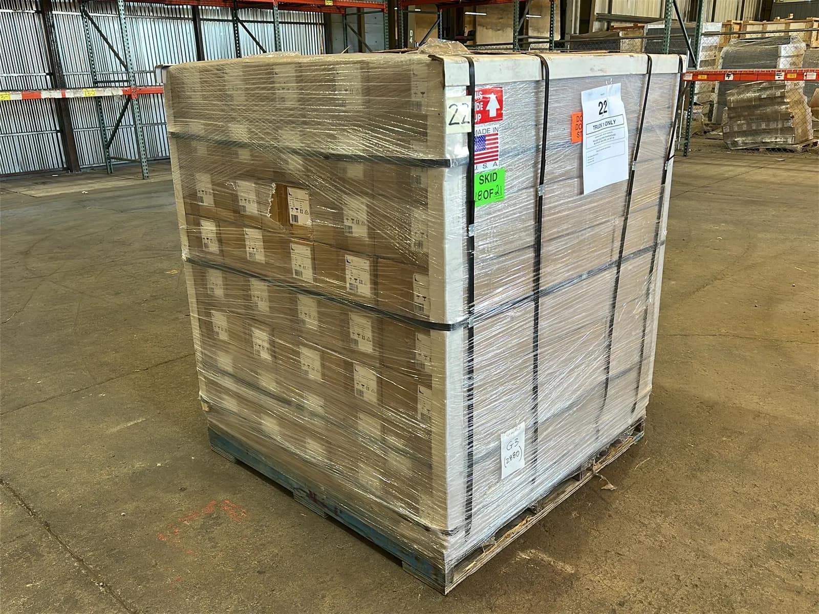 (2880) Lunera LED Vertical Helen Lamps - $103,680 Approximate Retail Value (Unused), photo 1 of 6