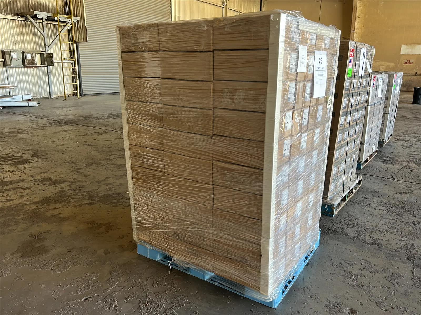 (2880) Lunera LED Vertical Helen Lamps - $103,680 Approximate Retail Value (Unused), photo 1 of 4