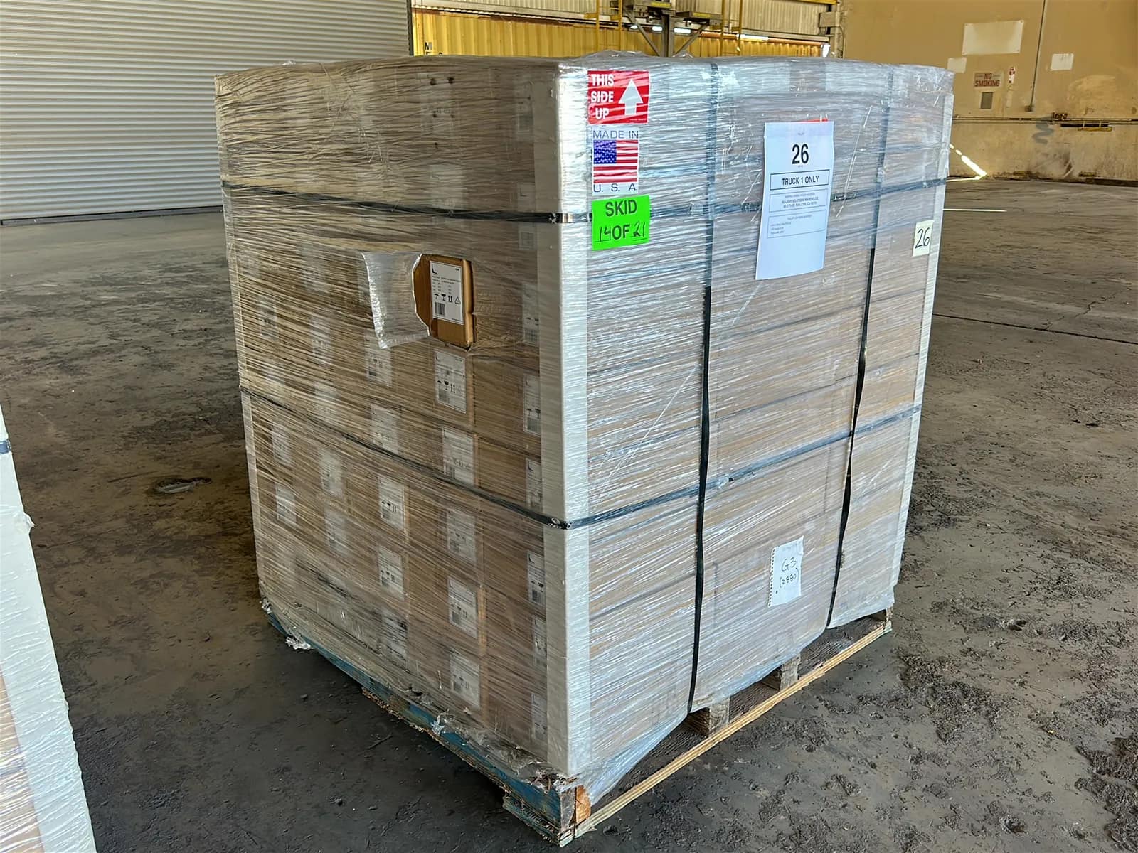 (2880) Lunera LED Vertical Helen Lamps - $103,680 Approximate Retail Value (Unused), photo 1 of 4