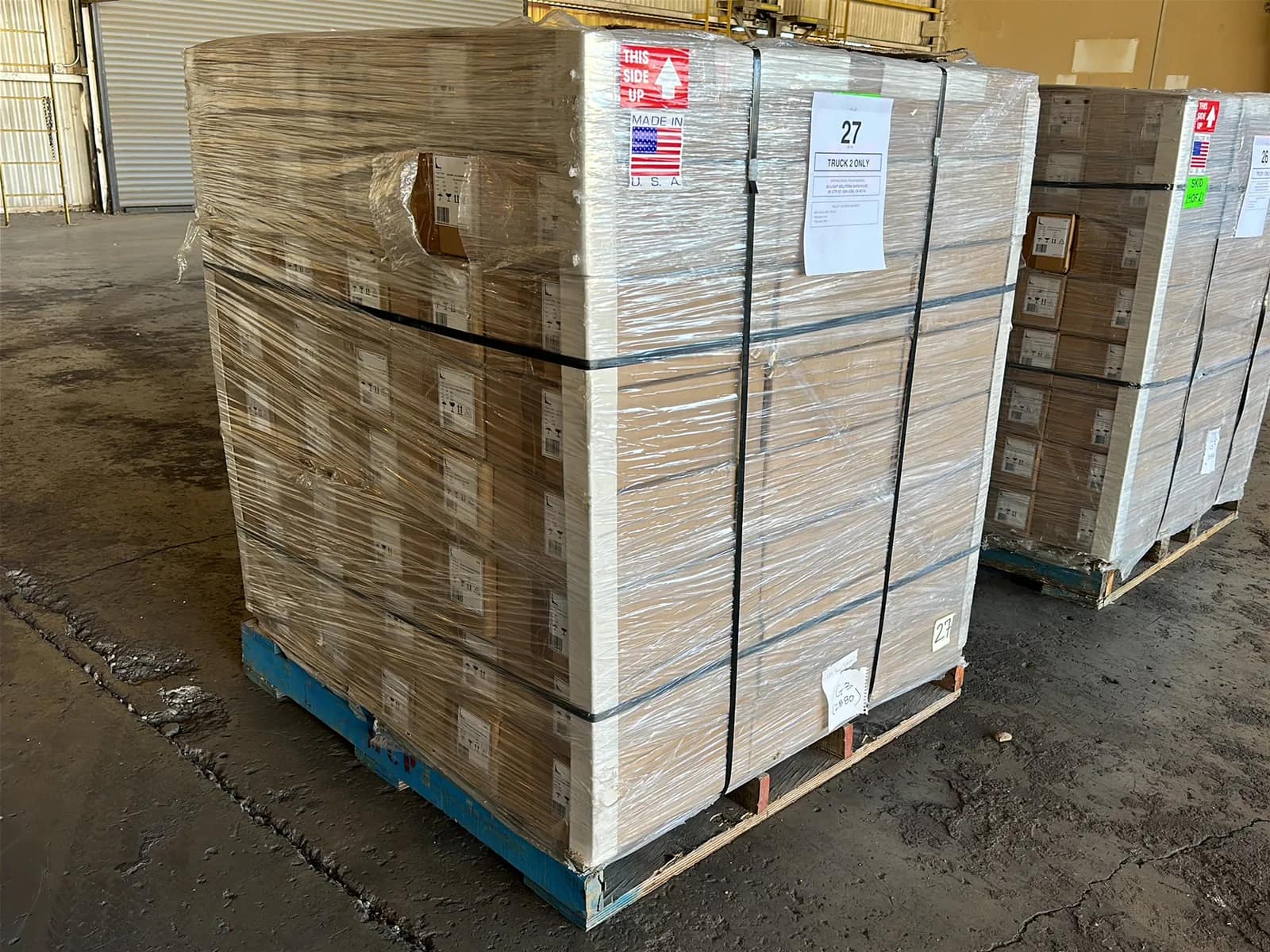(2880) Lunera LED Vertical Helen Lamps - $103,680 Approximate Retail Value (Unused), photo 1 of 4