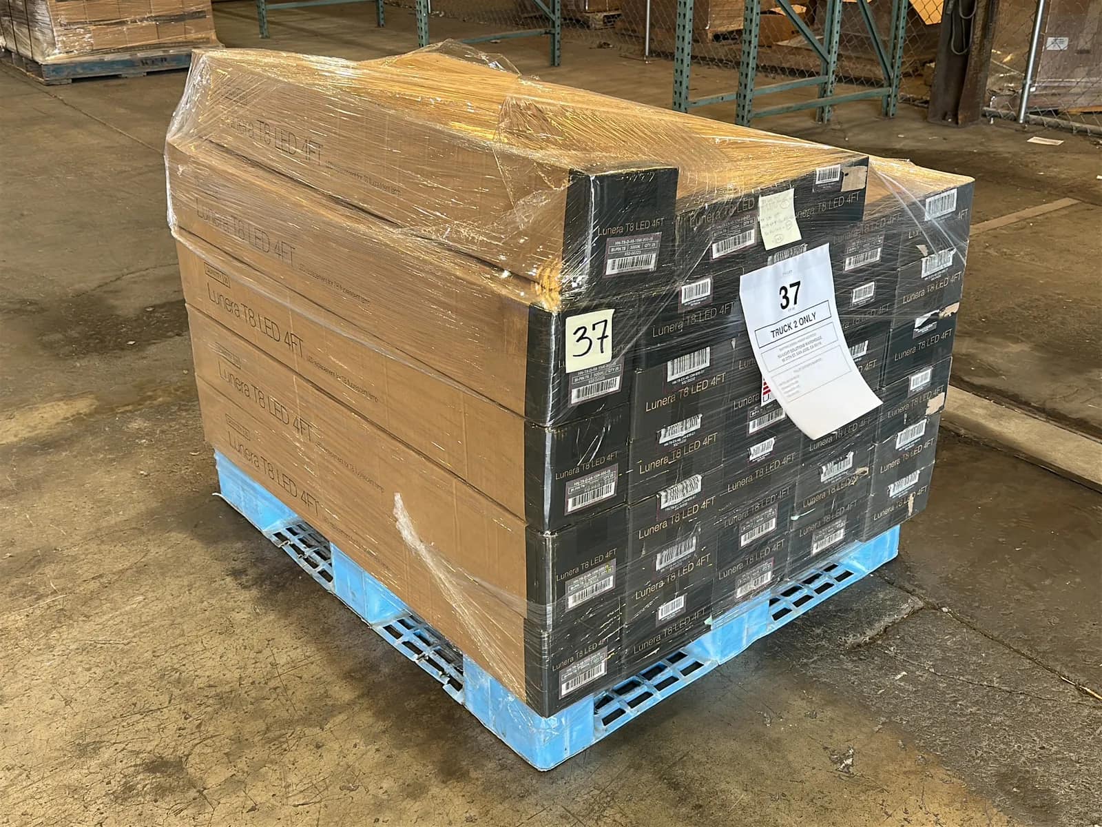 (385) Lunera 4' LED Straight Tube Light Bulbs - $5,775 Approximate Retail Value (Unused), photo 1 of 14