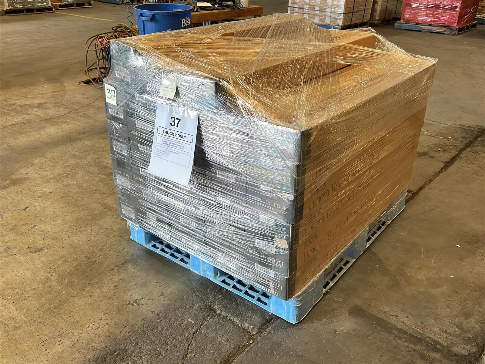 (385) Lunera 4' LED Straight Tube Light Bulbs - $5,775 Approximate Retail Value (Unused), photo 13 of 14