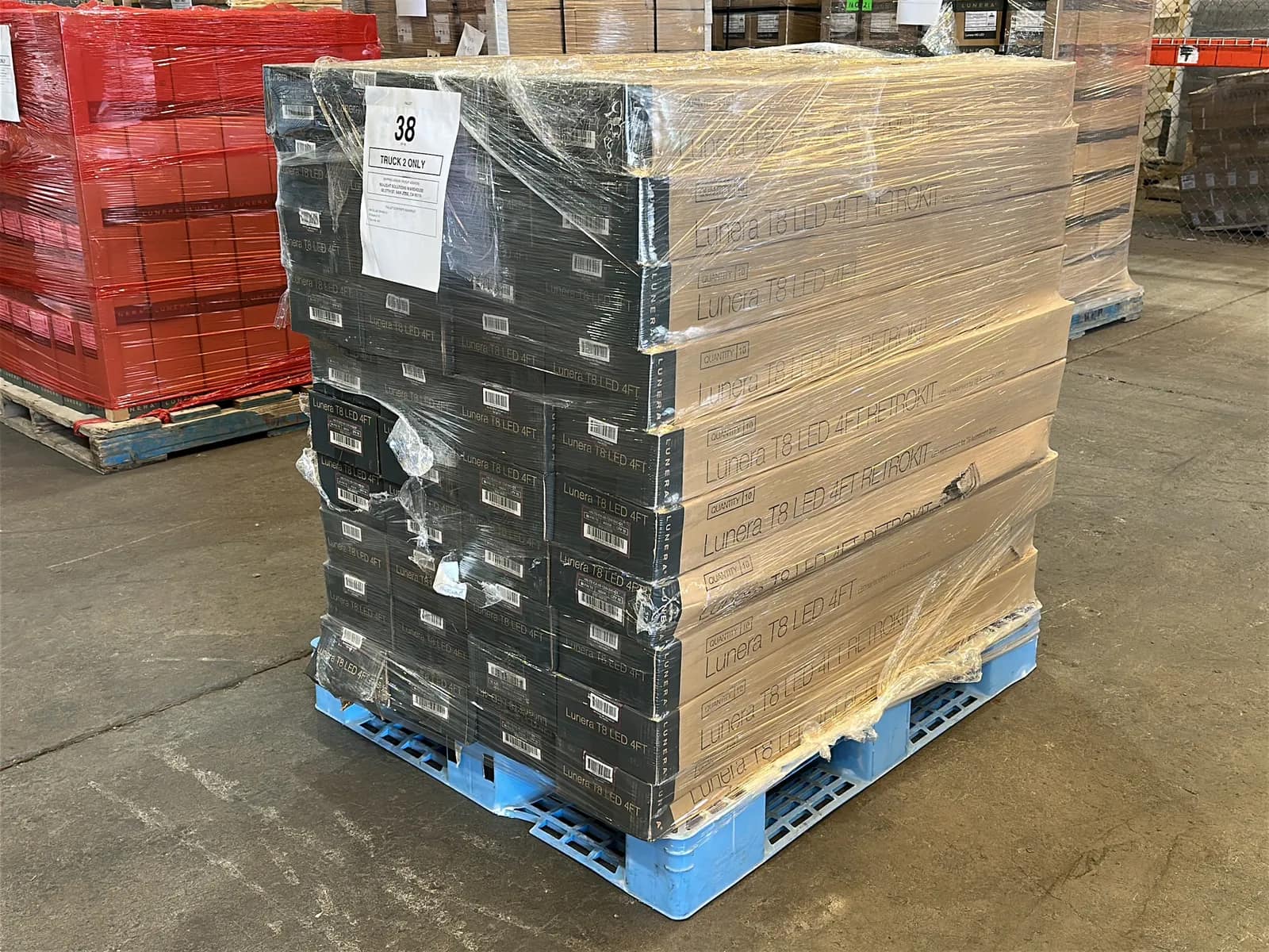 (400) Lunera 4' LED Straight Tube Light Bulbs - $6,000 Approximate Retail Value (Unused), photo 1 of 9