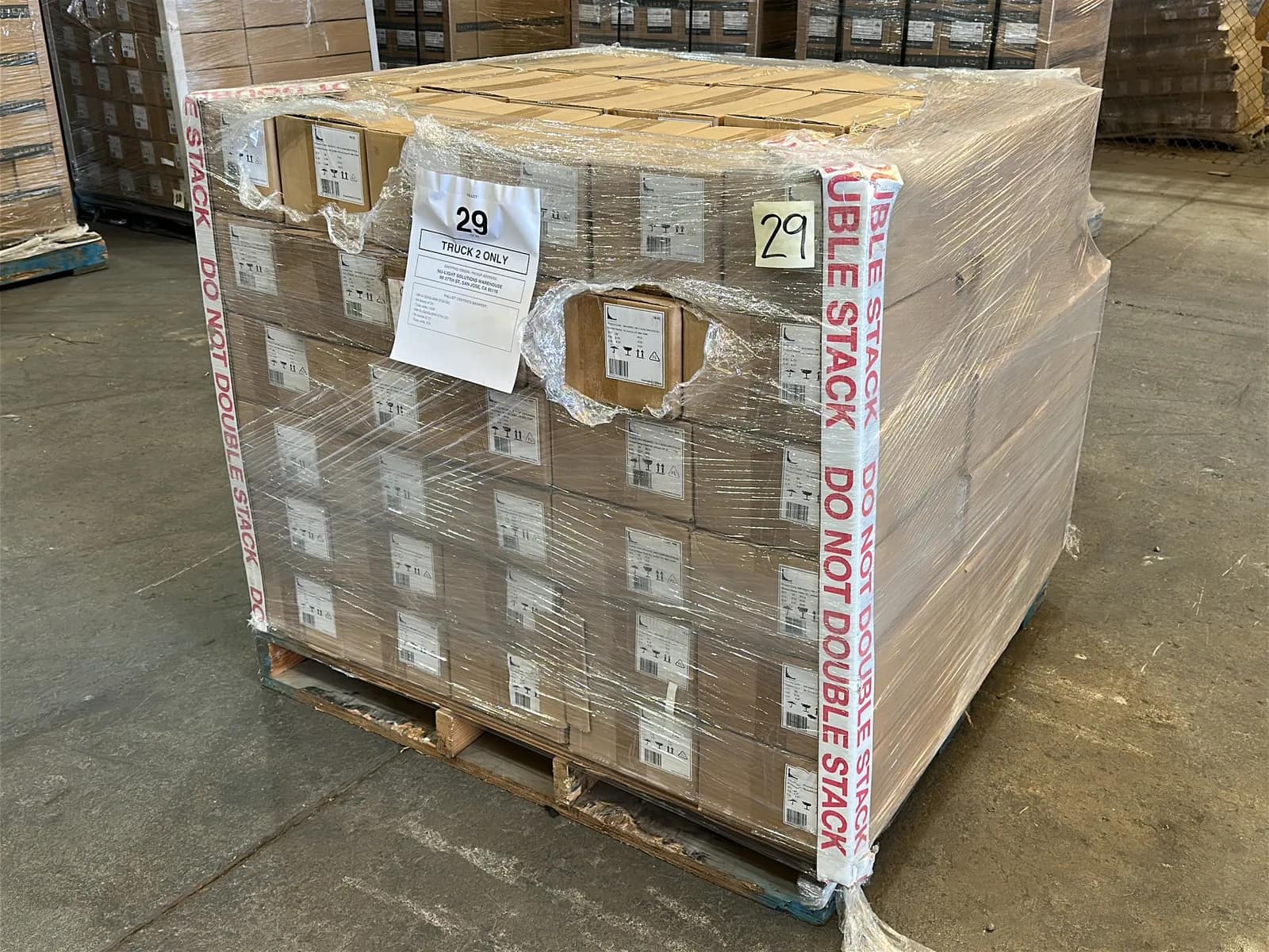 (2061) Lunera LED Vertical Helen Lamps - $74,196 Approximate Retail Value (Unused), photo 1 of 7