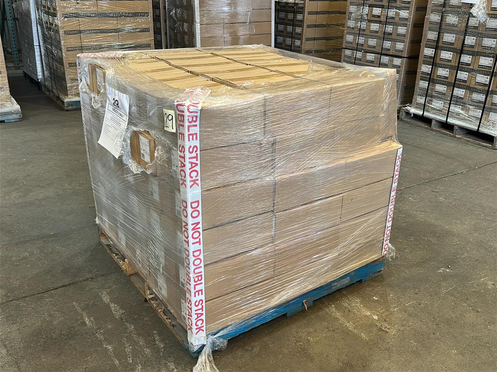 (2061) Lunera LED Vertical Helen Lamps - $74,196 Approximate Retail Value (Unused), photo 6 of 7
