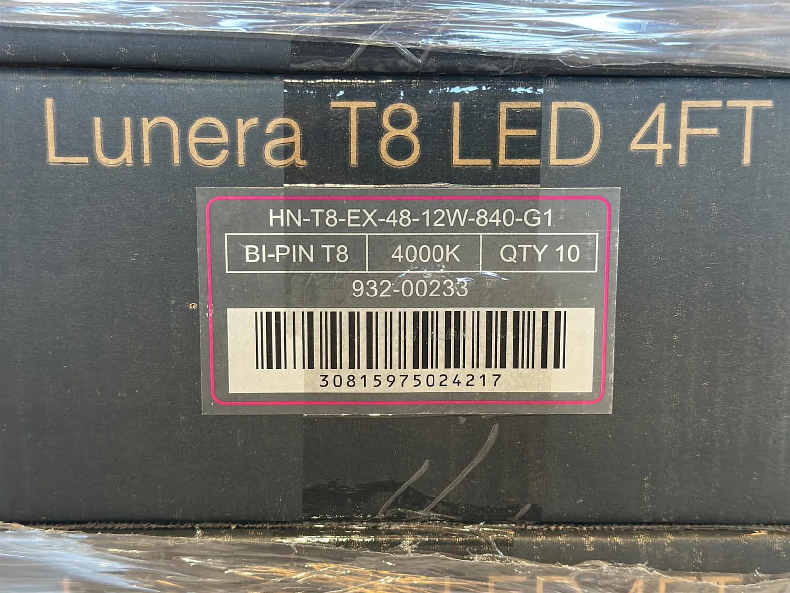 (650) Lunera 4' LED Straight Tube Light Bulbs - $9,750 Approximate Retail Value (Unused), photo 2 of 5