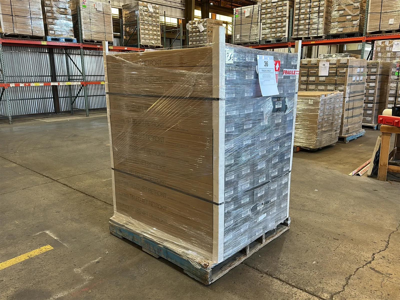 (650) Lunera 4' LED Straight Tube Light Bulbs - $9,750 Approximate Retail Value (Unused), photo 1 of 5