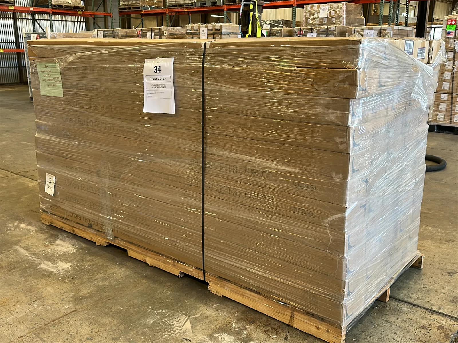 (550) Lunera 8' LED Straight Tube Light Bulbs - $28,600 Approximate Retail Value (Unused), photo 1 of 6