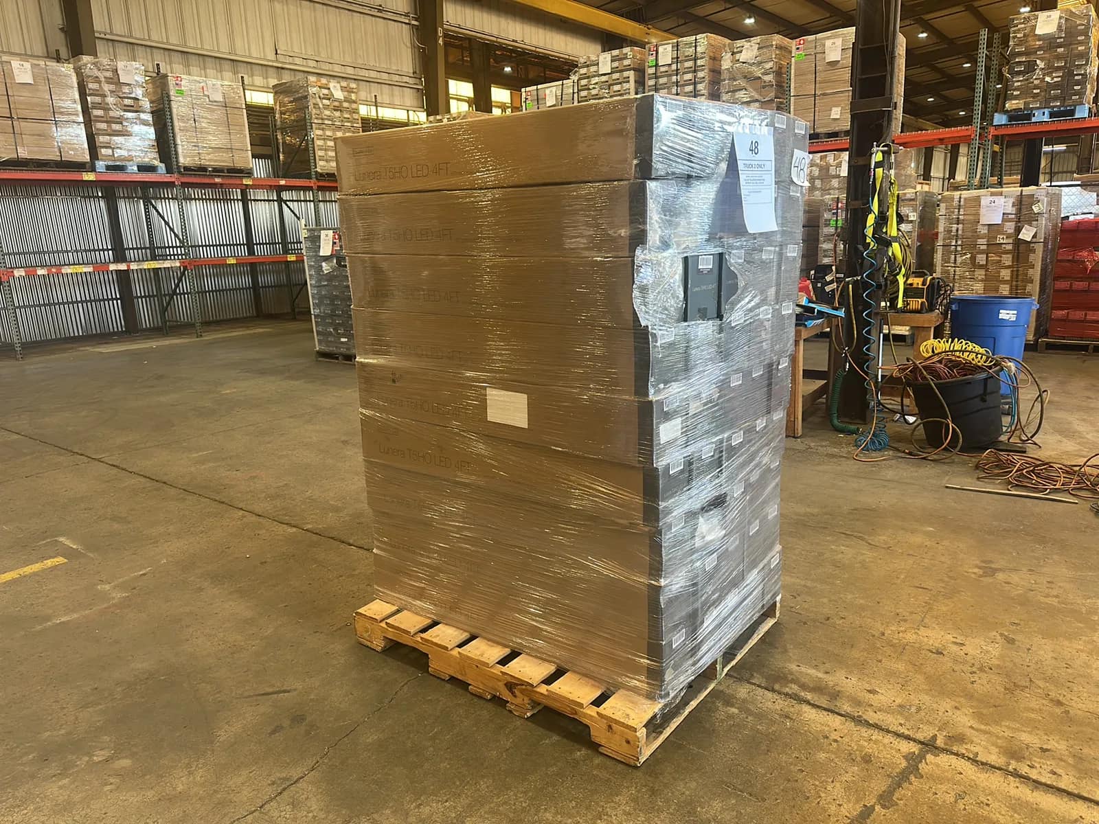 1125-lunera-t5ho-4-led-lights-24750-approximate-retail-value-unused-muopb422