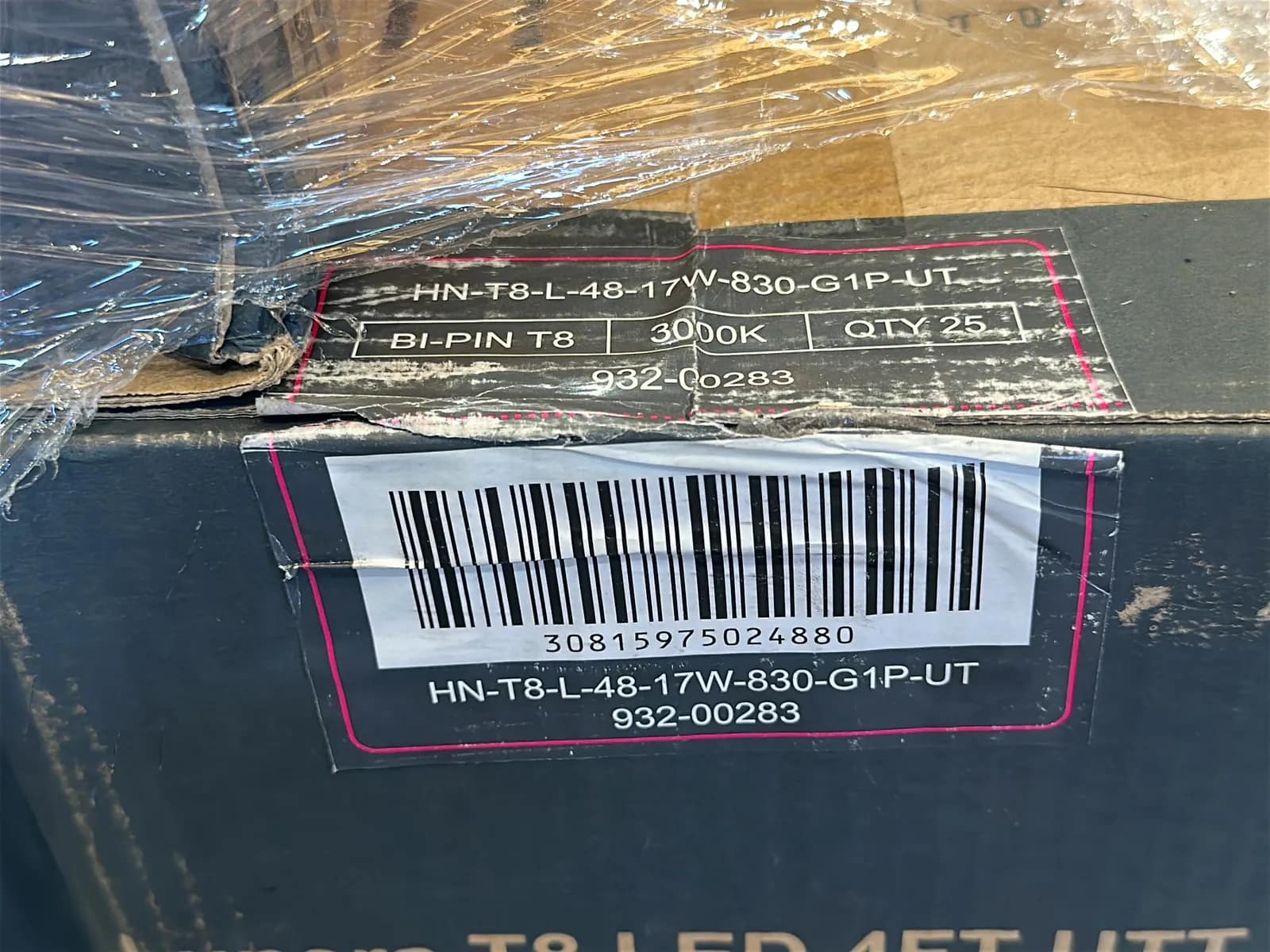 (675) Lunera 4' LED Straight Tube Light Bulbs - $10,125 Approximate Retail Value (Unused), photo 3 of 6