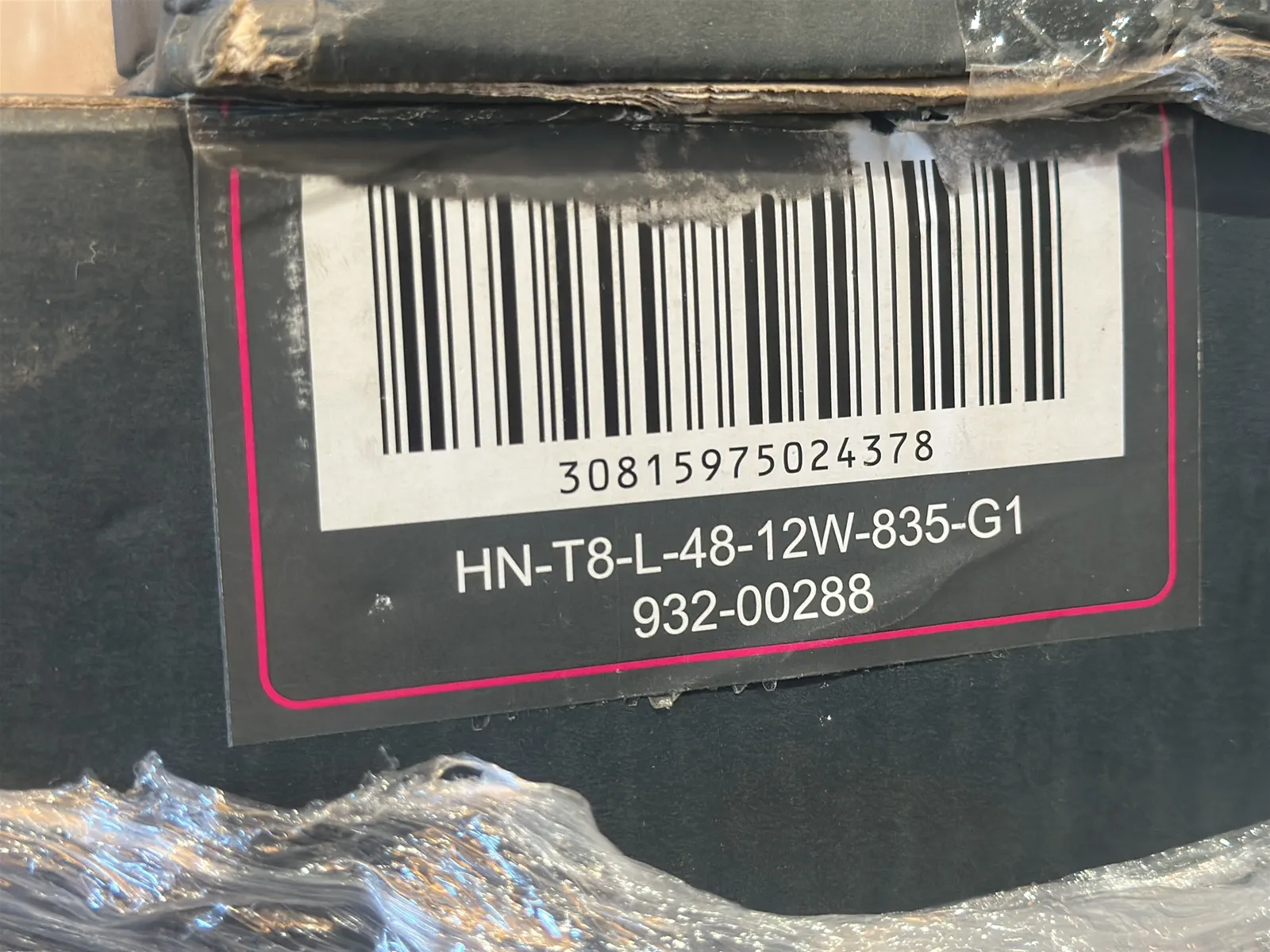 (675) Lunera 4' LED Straight Tube Light Bulbs - $10,125 Approximate Retail Value (Unused), photo 6 of 6