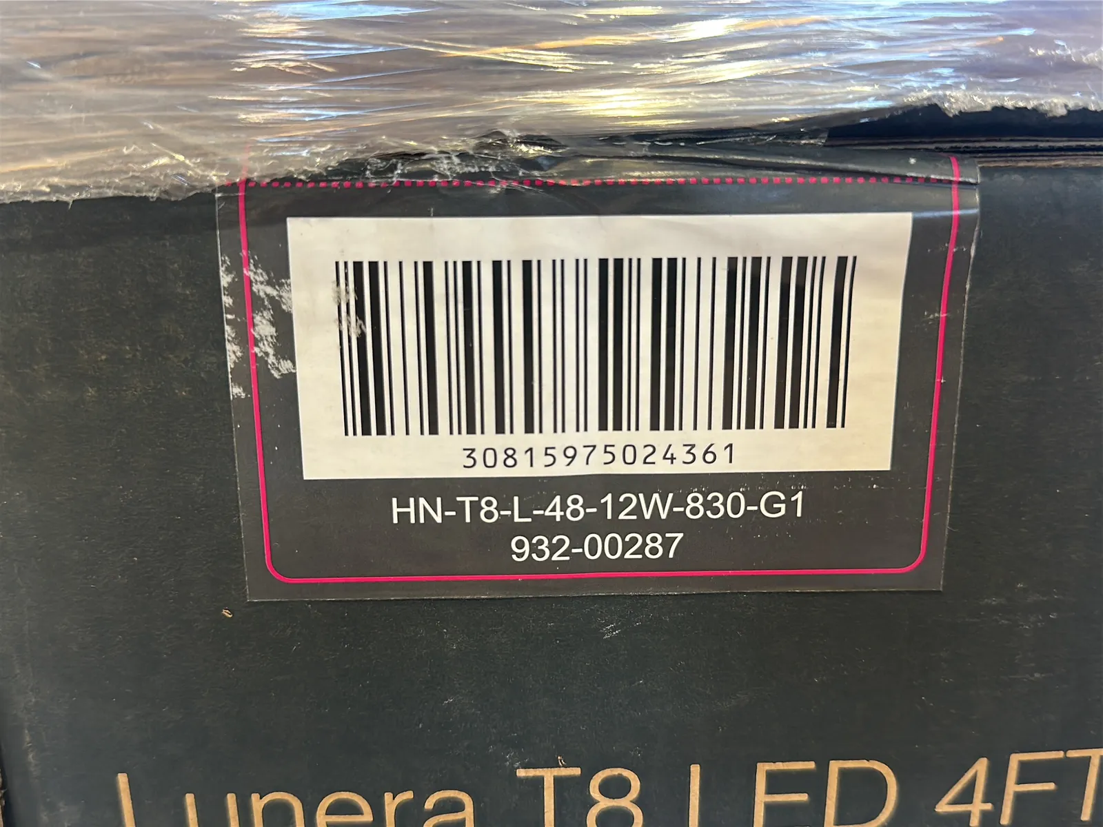 (875) Lunera 4' LED Straight Tube Light Bulbs - $13,125 Approximate Retail Value (Unused), photo 3 of 7