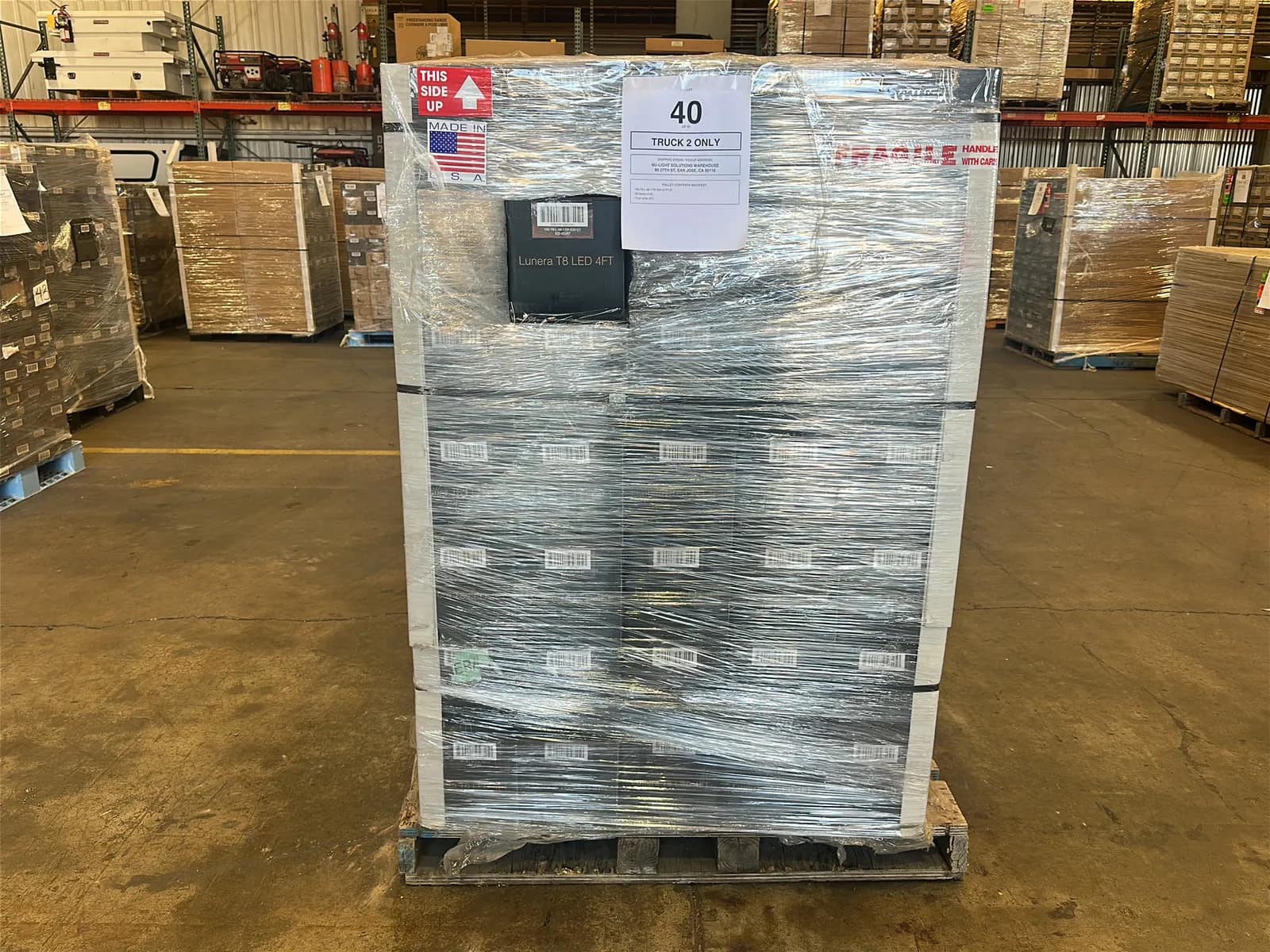 (875) Lunera 4' LED Straight Tube Light Bulbs - $13,125 Approximate Retail Value (Unused), photo 5 of 7