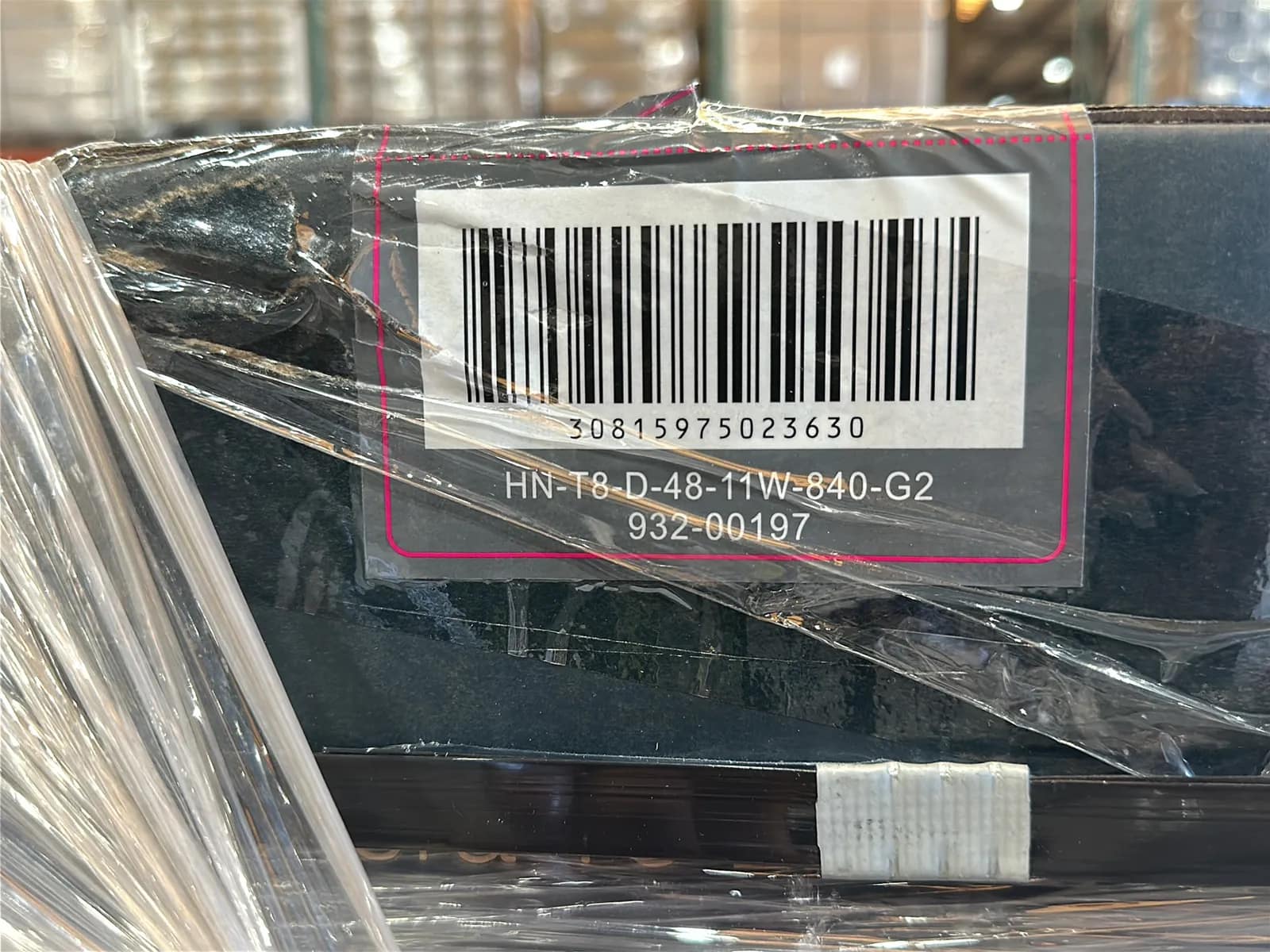 (875) Lunera 4' LED Straight Tube Light Bulbs - $13,125 Approximate Retail Value (Unused), photo 6 of 7