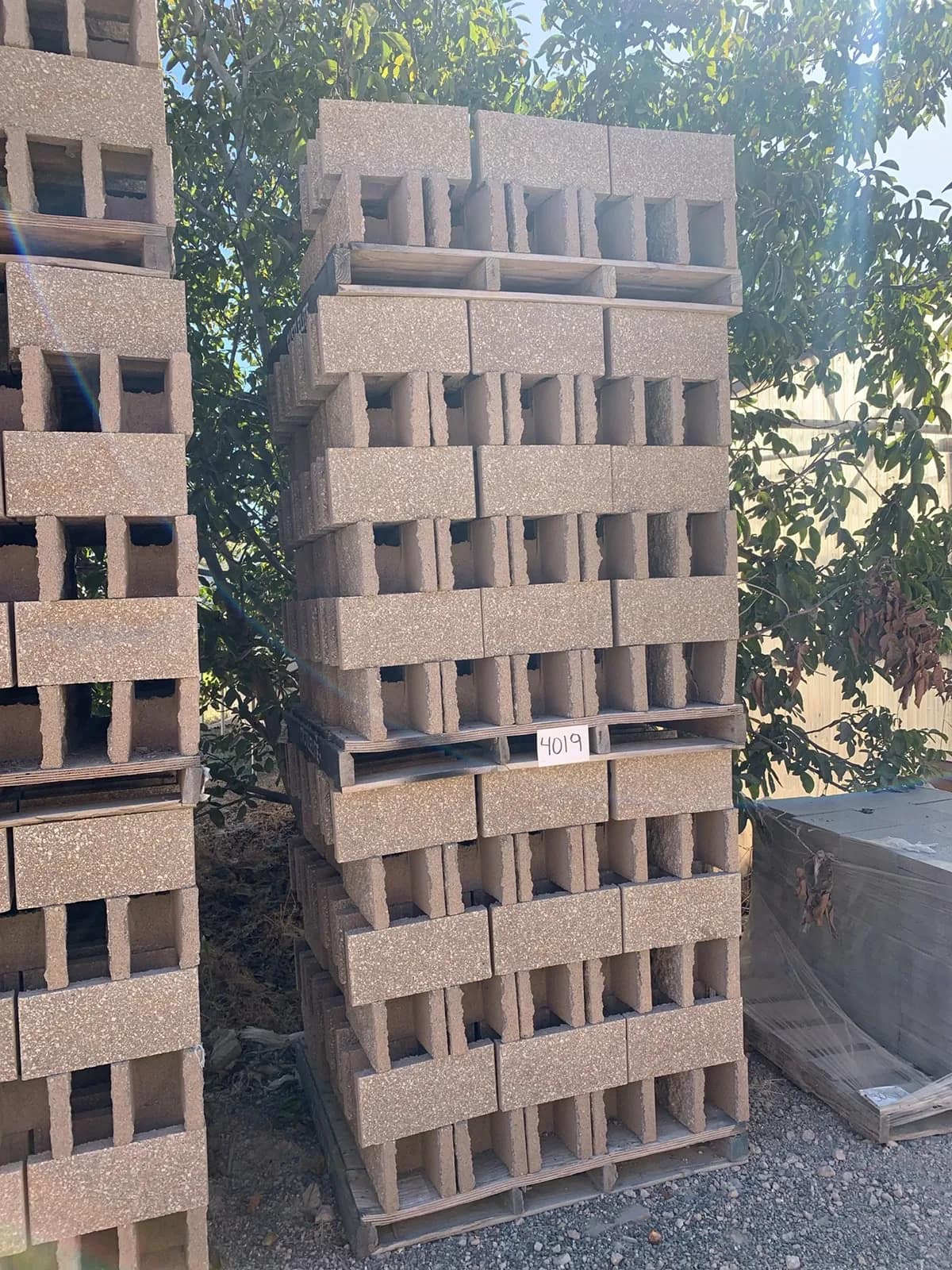 2-pallets-8x8x16-split-one-side-open-end-bond-beam-tan-bc5614