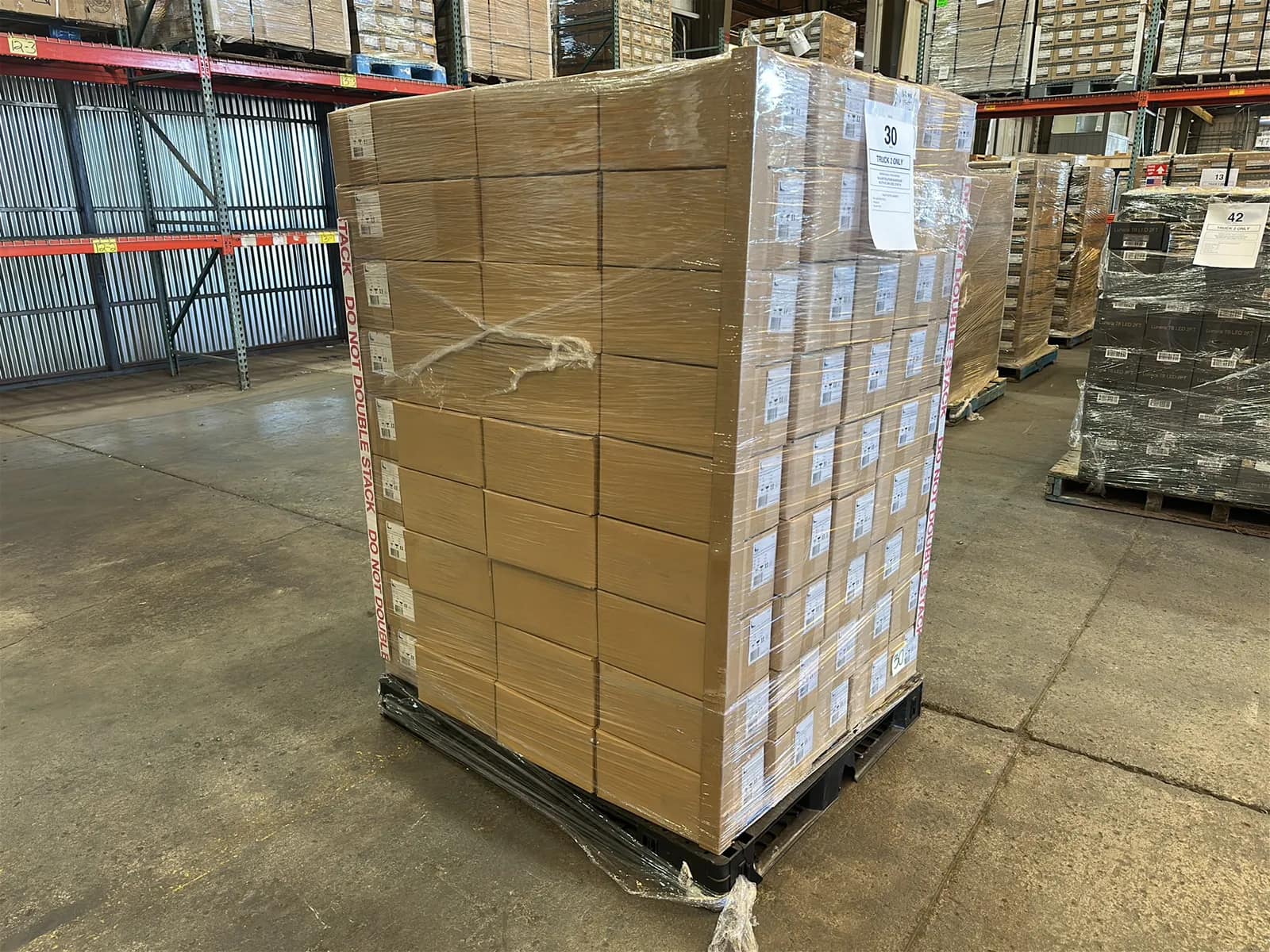 (2430) Lunera LED Vertical Helen Lamps - $87,480 Approximate Retail Value (Unused), photo 1 of 4