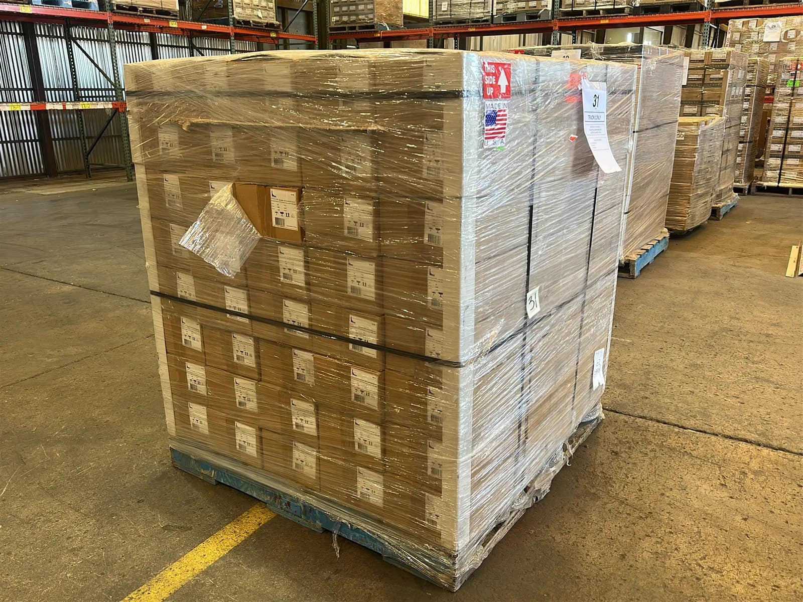 (2880) Lunera LED Vertical Helen Lamps - $103,680 Approximate Retail Value (Unused), photo 1 of 4