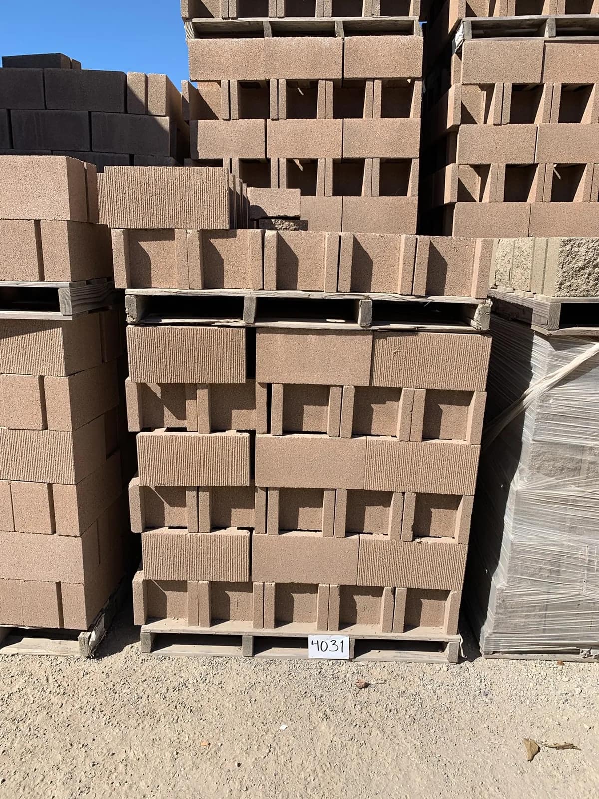 1-pallet-10x8x16-comb-face-one-side-h-block-tan-6412ac
