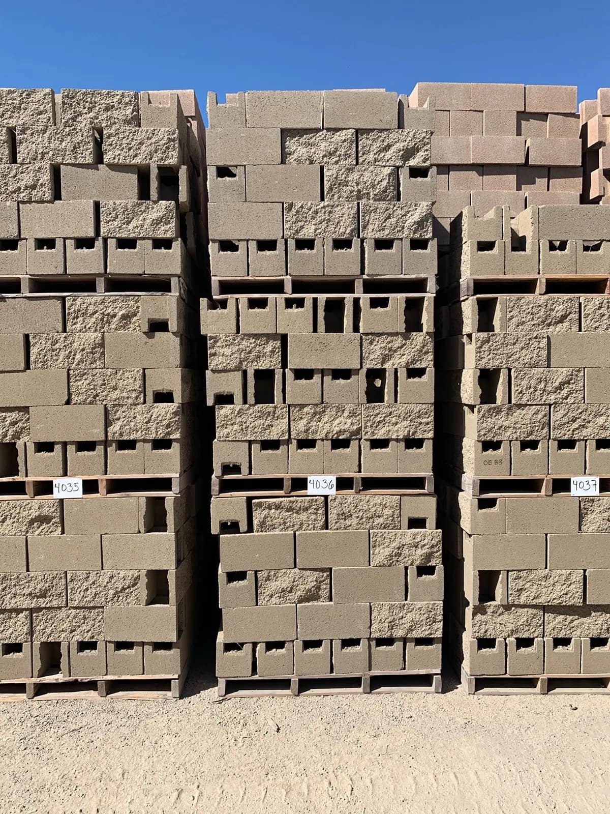 3-pallets-8x8x16-split-one-side-open-end-bond-beam-tan-83e1c7