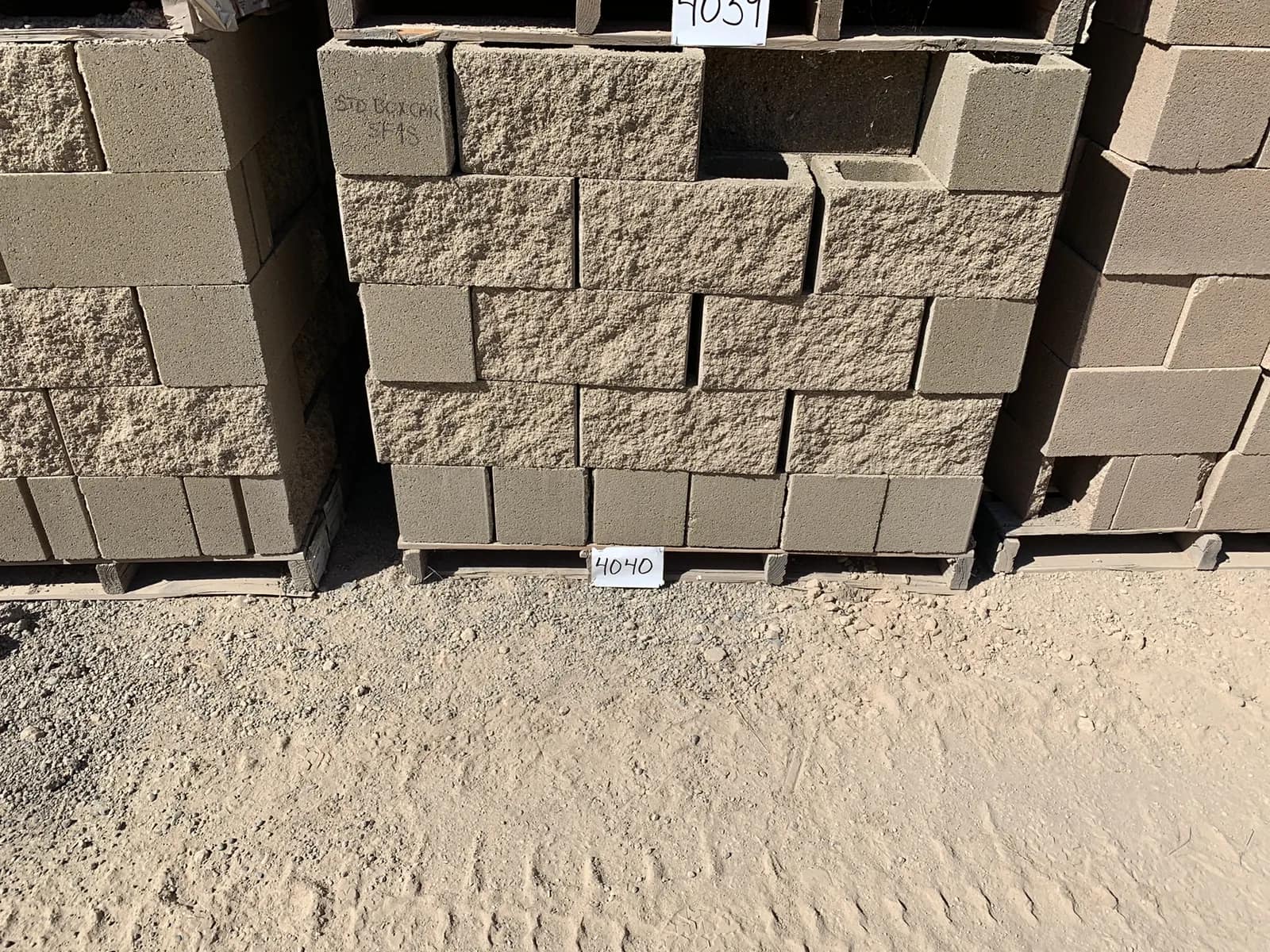 1-pallet-8x8x16-split-one-side-standard-tan-mv5uxmbl