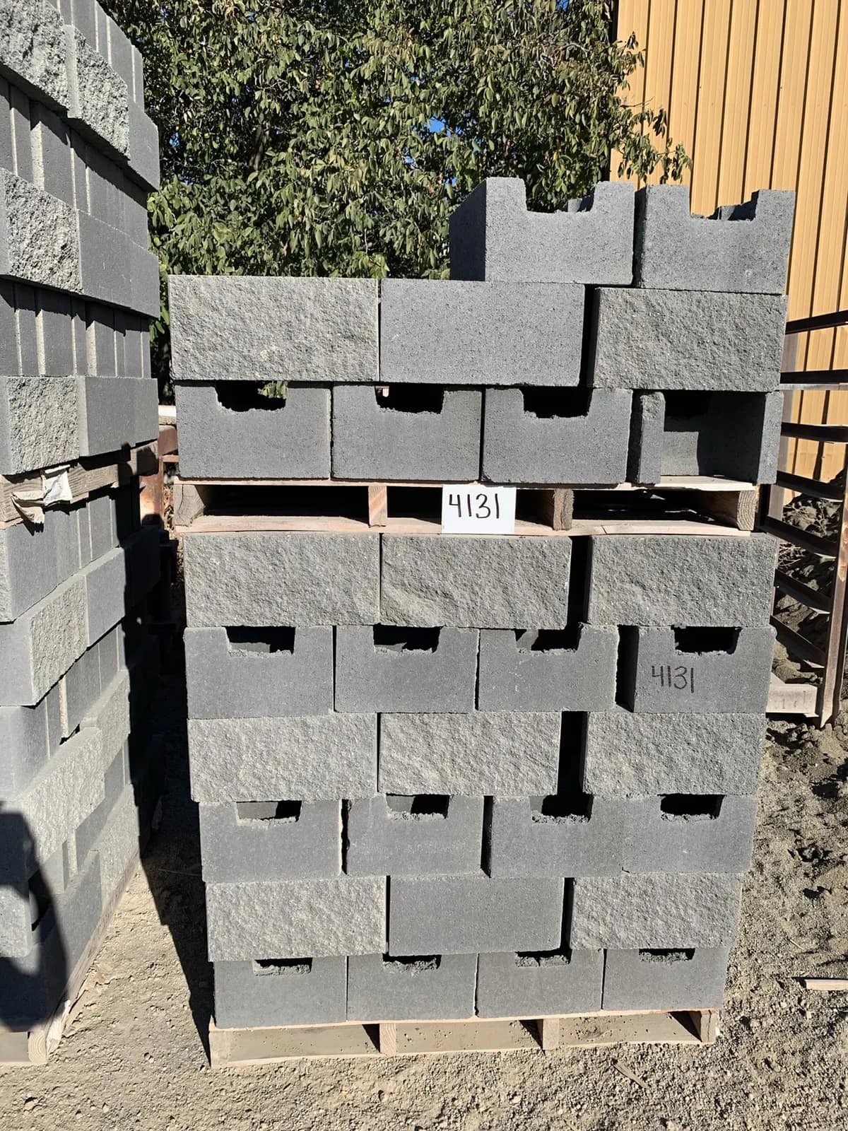15-pallets-12x8x16-split-one-side-open-end-bond-beam-charcoal-9a95b0