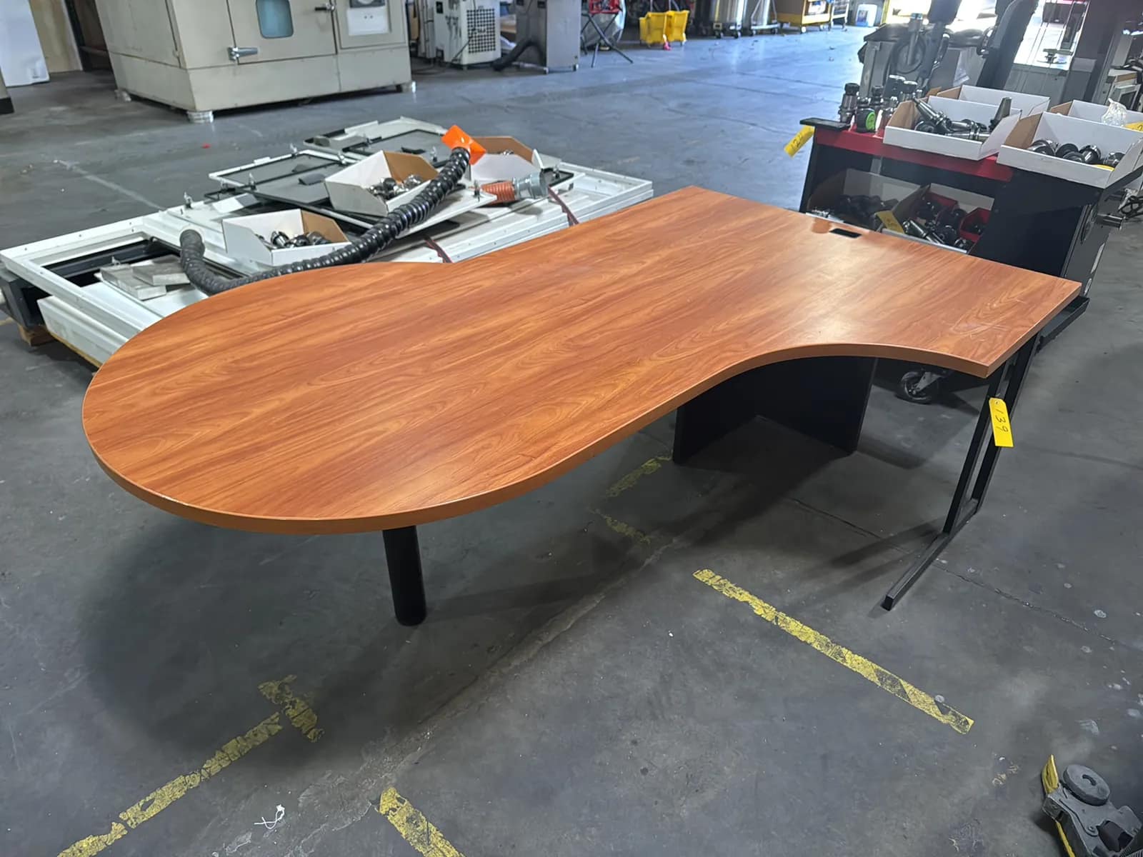 office-desk-28d0f9